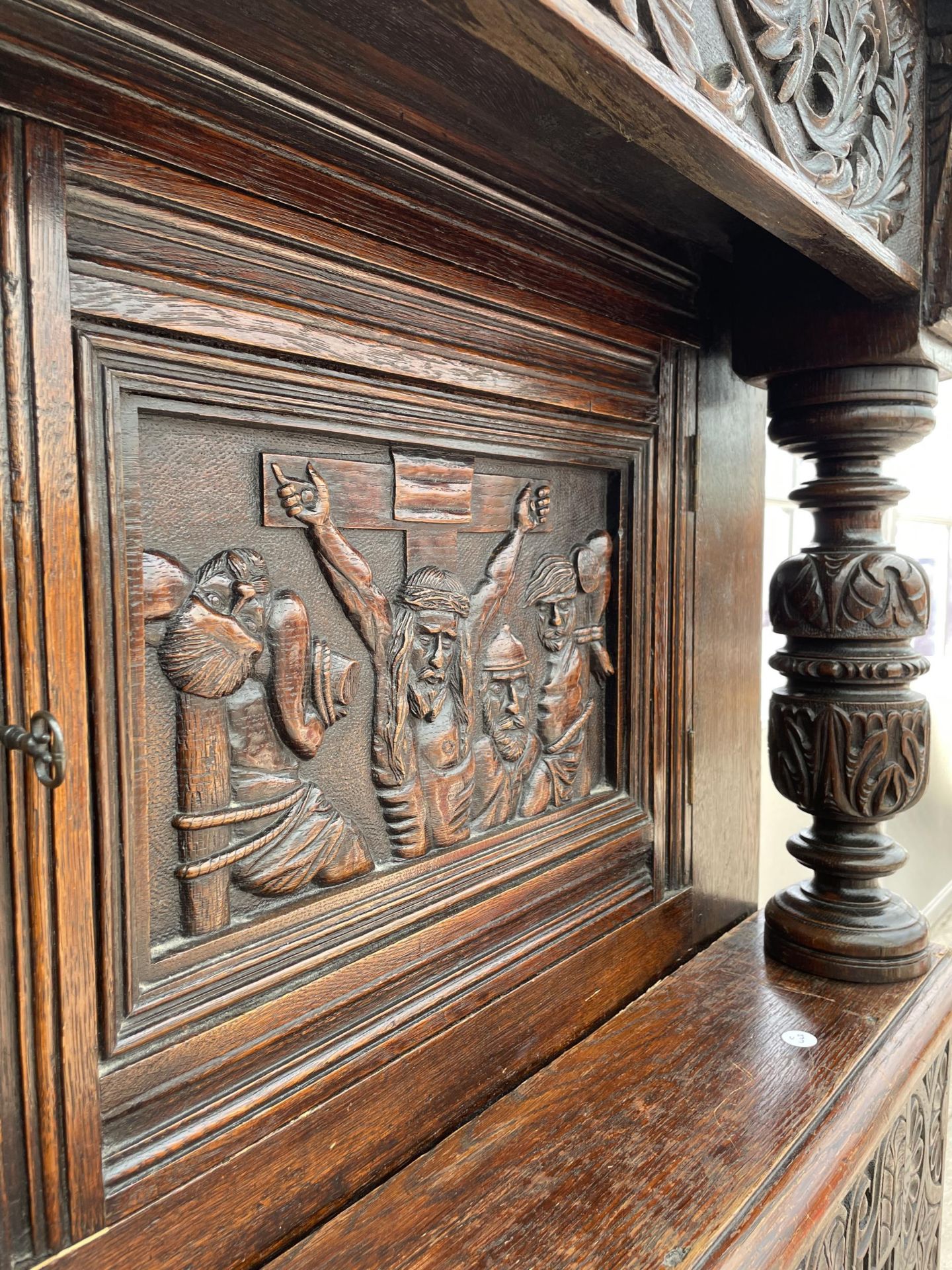 AN OAK GEORGE III STYLE COURT CUPBOARD WITH CARVED PANELS, THREE DEPICTING THE BIRTH AND CRUCIFIXION - Image 6 of 12
