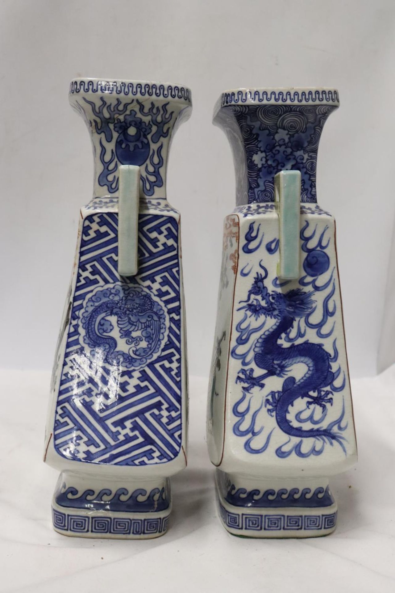 TWO ORIENTAL TWIN HANDLED VASES - Image 4 of 5