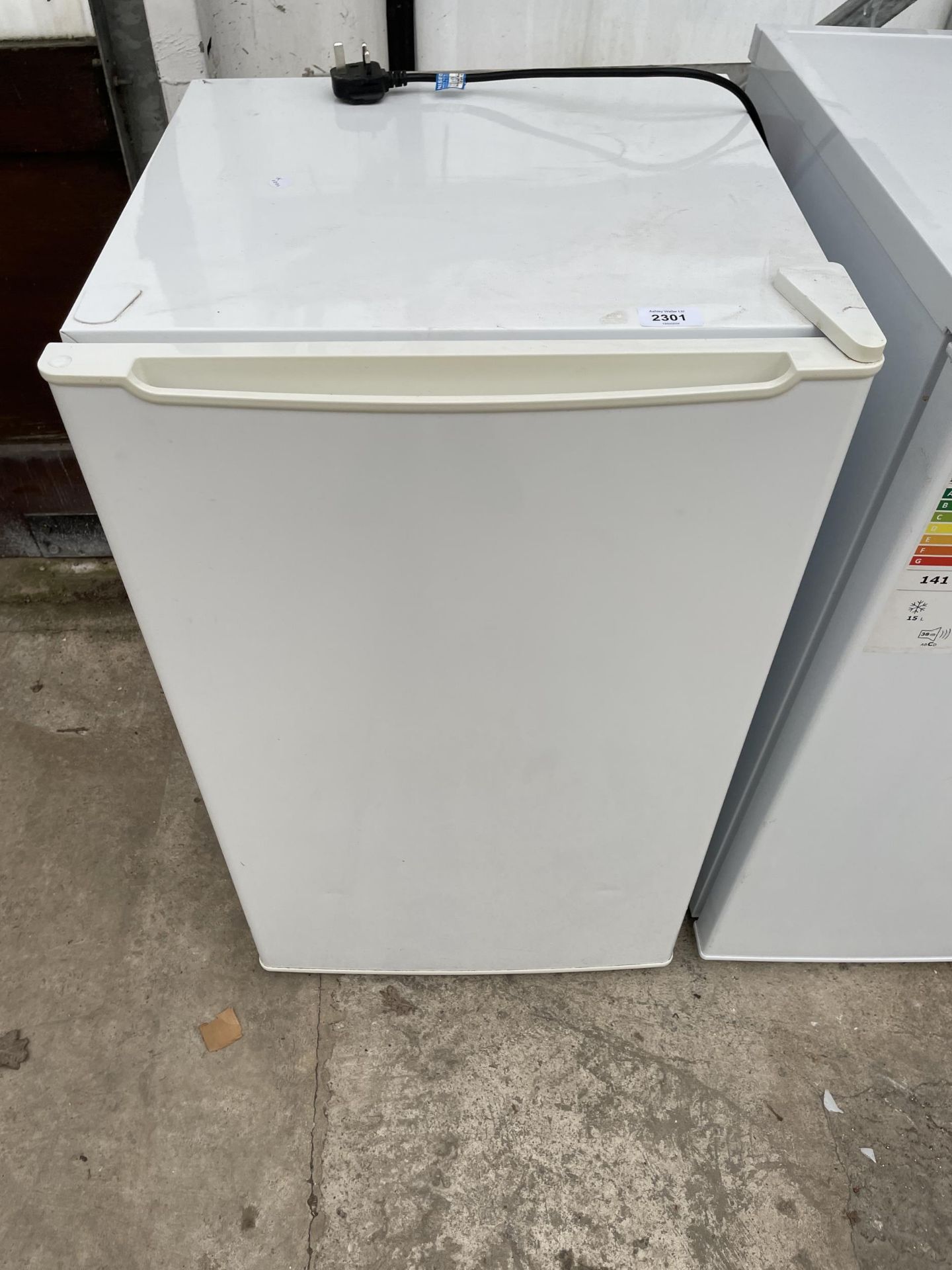 A WHITE UNDERCOUNTER FRIDGE