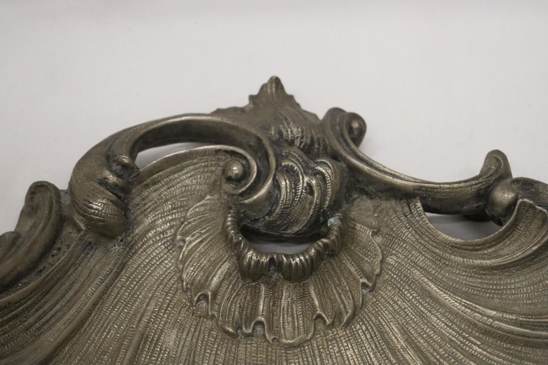 A HEAVY METAL ROCCOCO DISH, 29CM X 28CM - Image 5 of 5