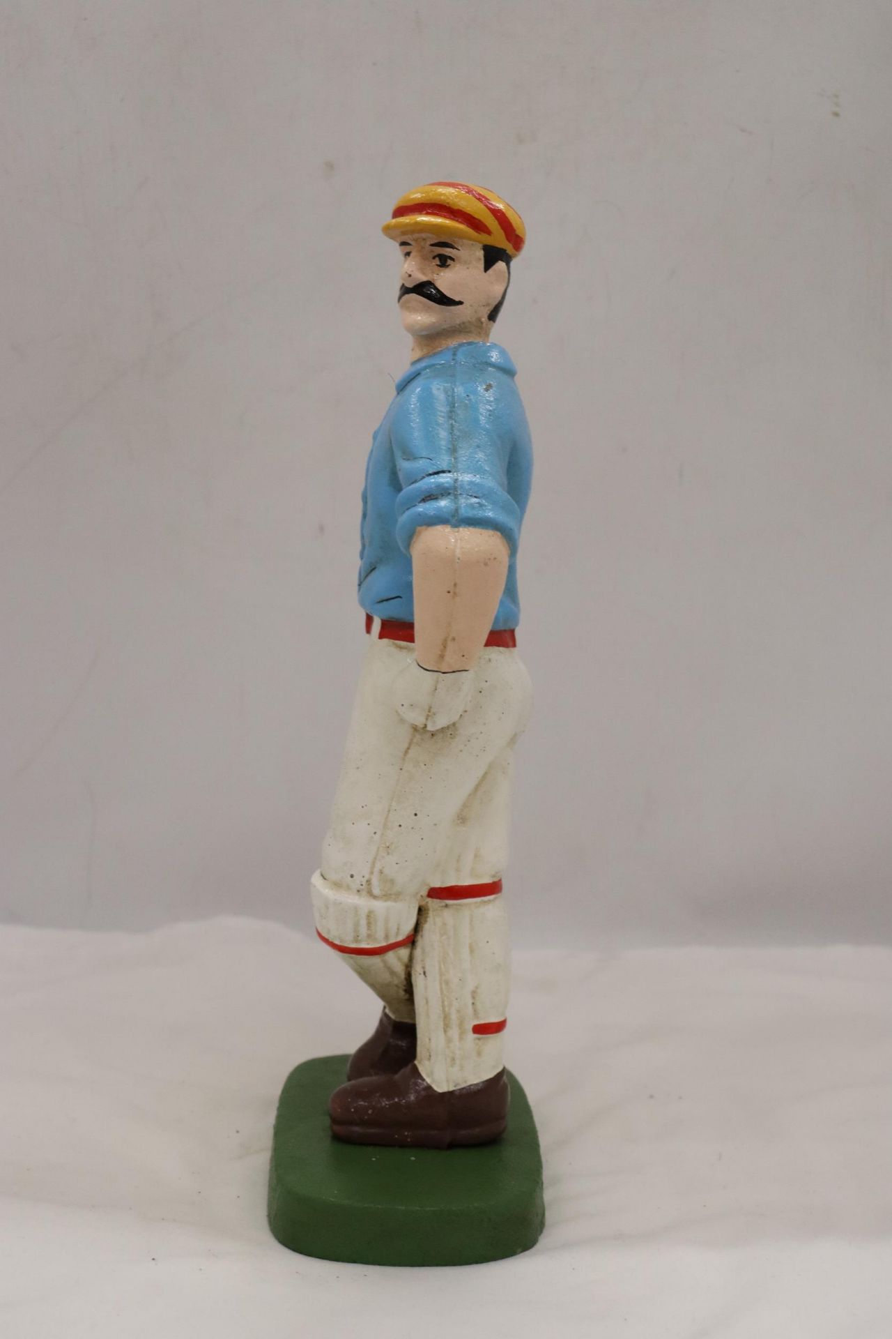 A VERY HEAVY SOLID CAST VICTORIAN CRICKETER DOORSTOP, HEIGHT 32CM - Image 2 of 5