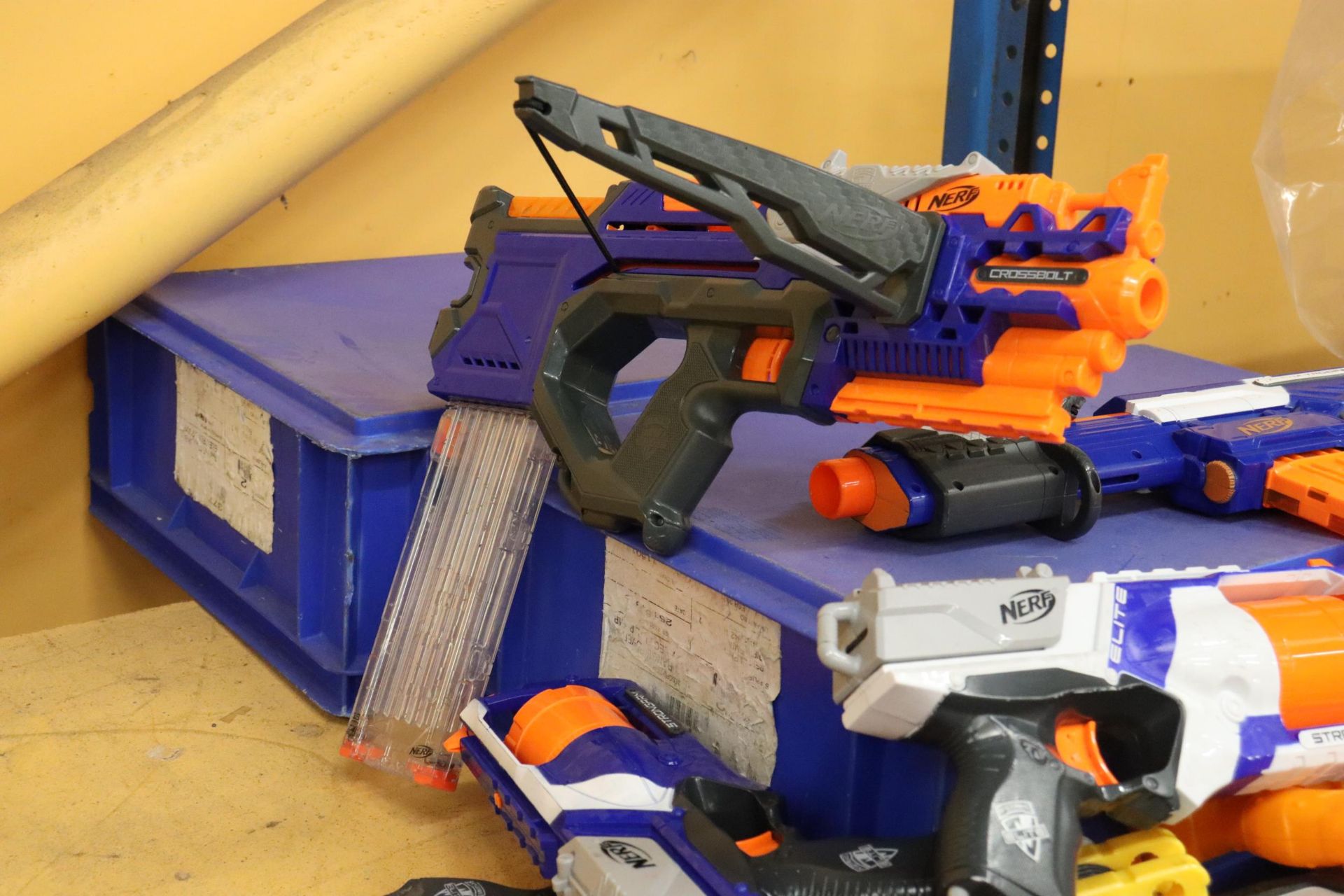 A QUANTITY OF NERF GUNS - 15 IN TOTAL - Bild 6 aus 7