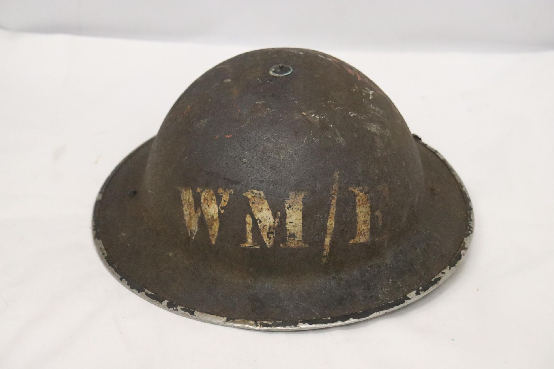 A 1939-45 WAR PERIOD W. M. E. HELMET