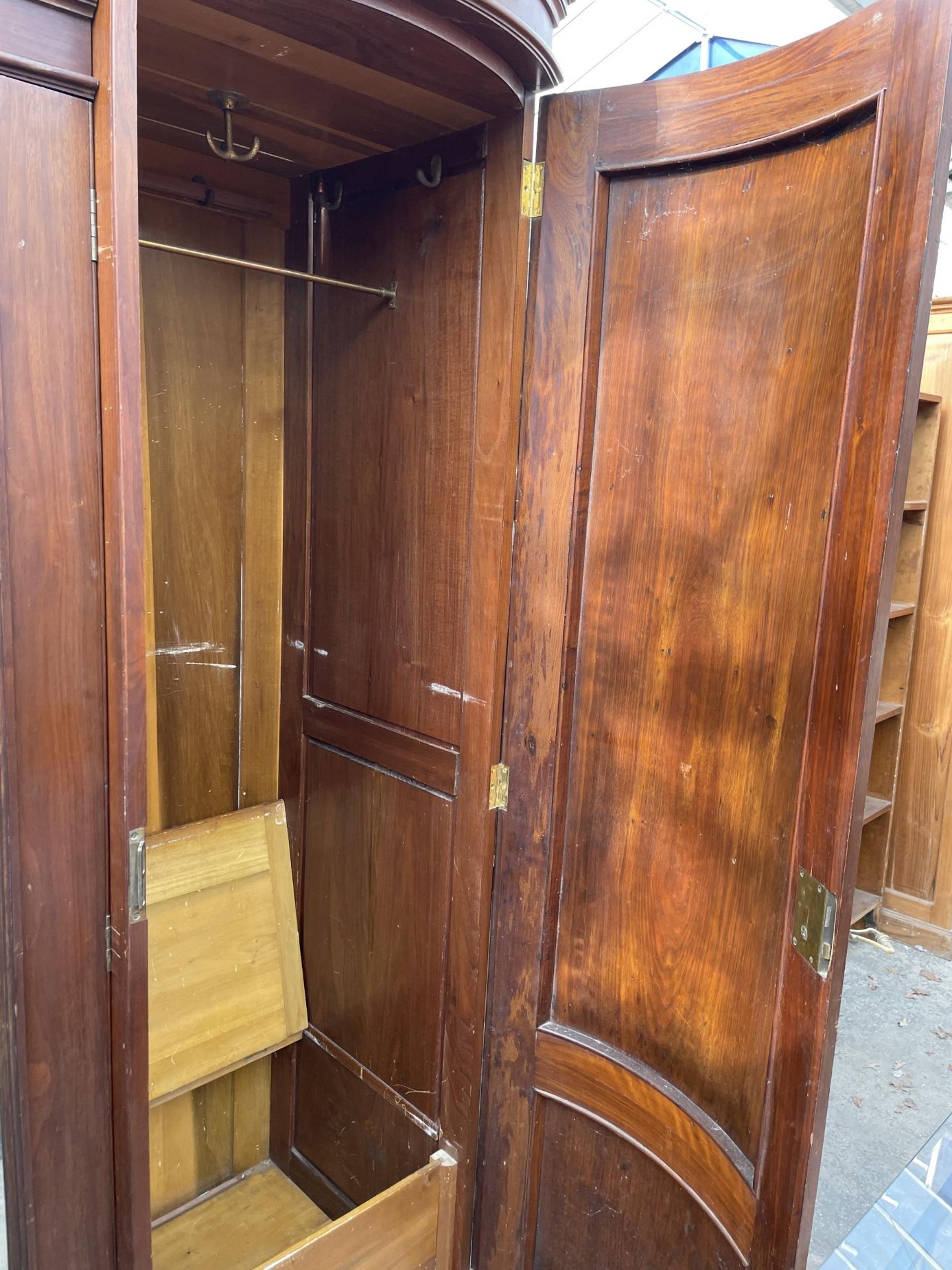 A VICTORIAN MAHOGANY DOUBLE BOW FRONTED MIRROR DOOR WARDROBE WITH FOLIATE CARVED PANELS AND THREE - Image 10 of 10