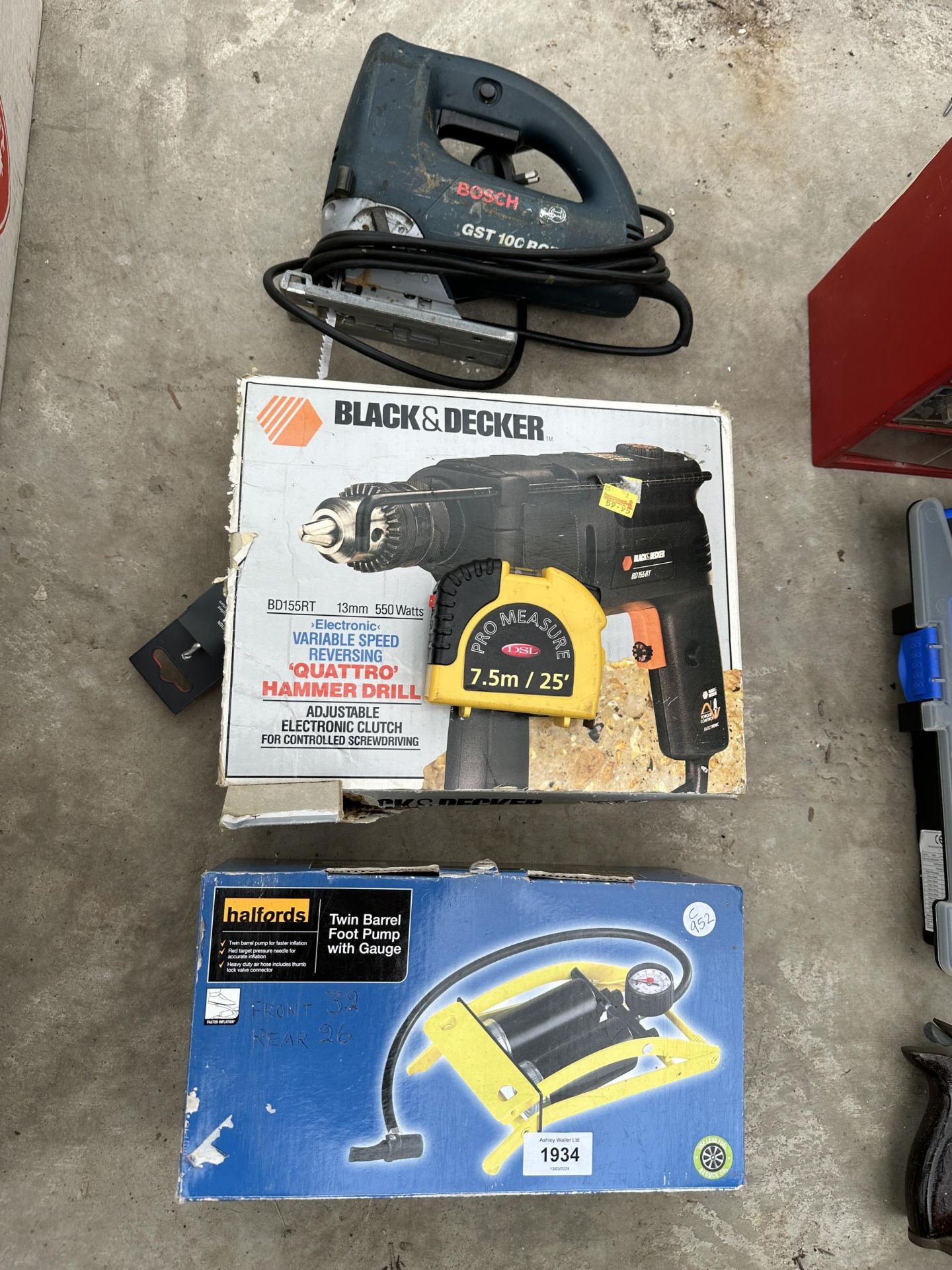 AN ASSORTMENT OF TOOLS TO INCLUDE A FOOT PUMP, A BOSCH JIGSAW AND A BLACK AND DECKER ELECTRIC DRILL