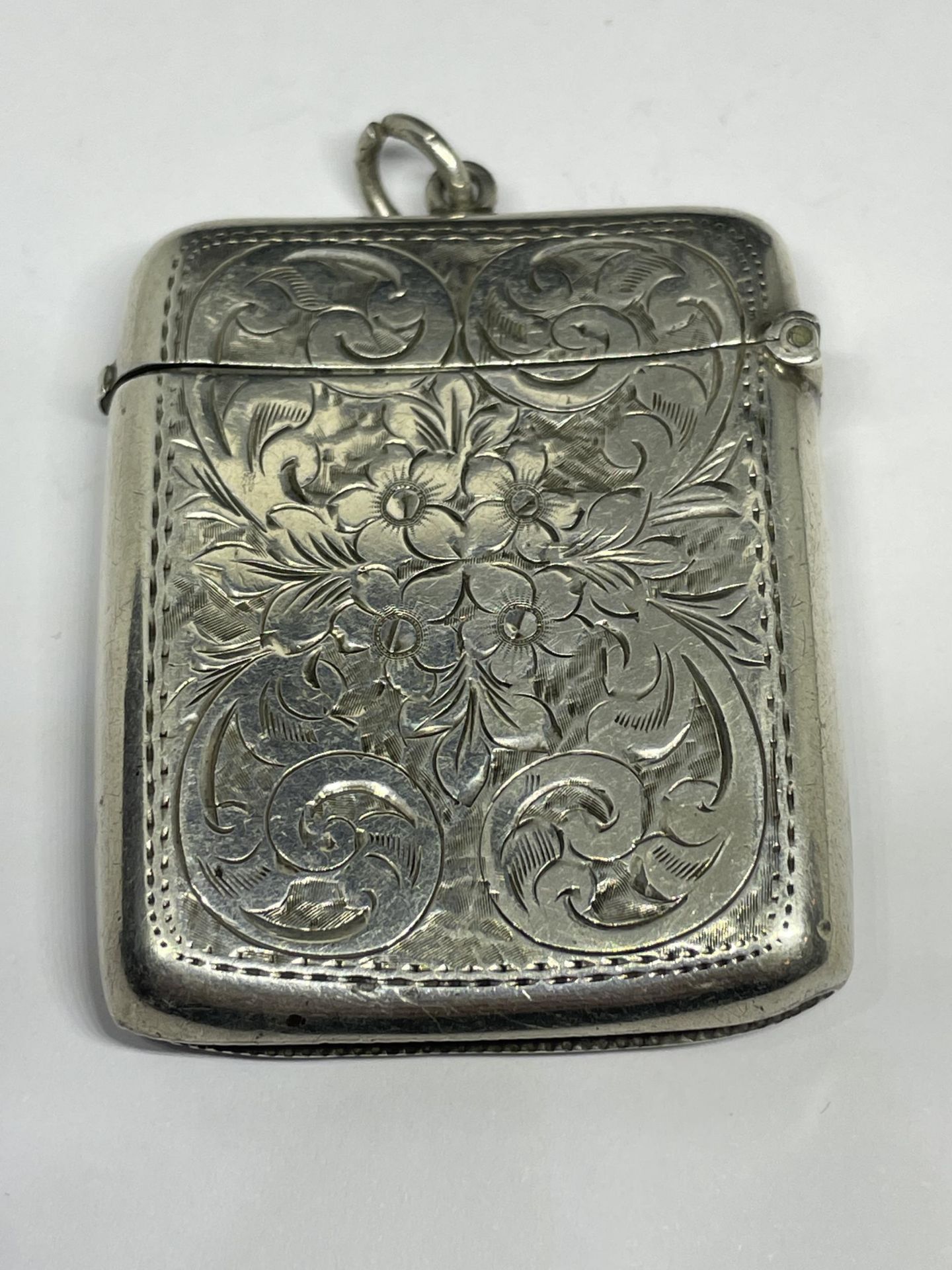 A HALLMARKED BIRMINGHAM SILVER VESTA CASE - Bild 2 aus 4