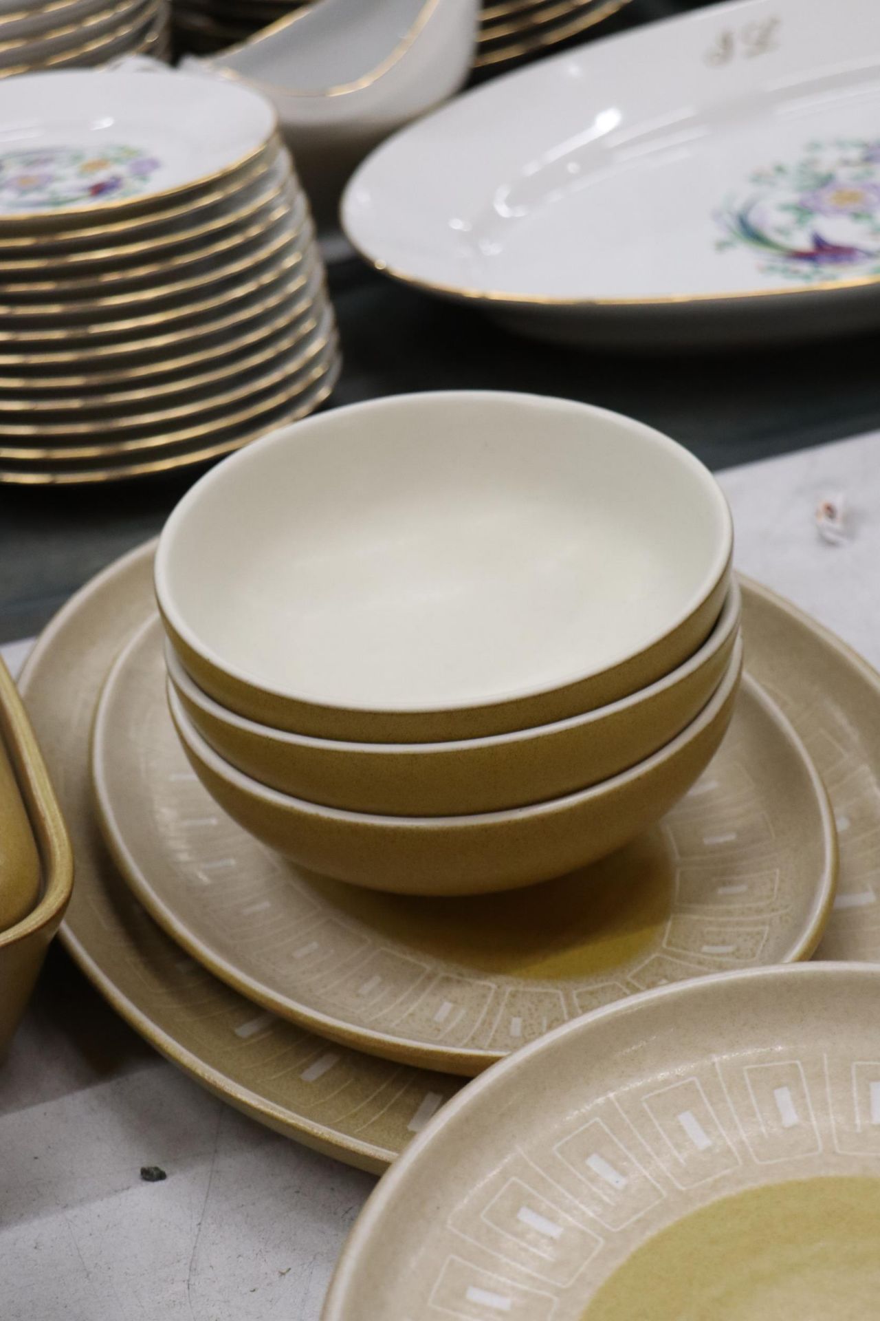 A DENBY MUSTARD COLOURED DINNER SERVICE, TO INCLUDE VARIOUS SIZES OF PLATES, A CASSEROLE DISH, - Image 7 of 9