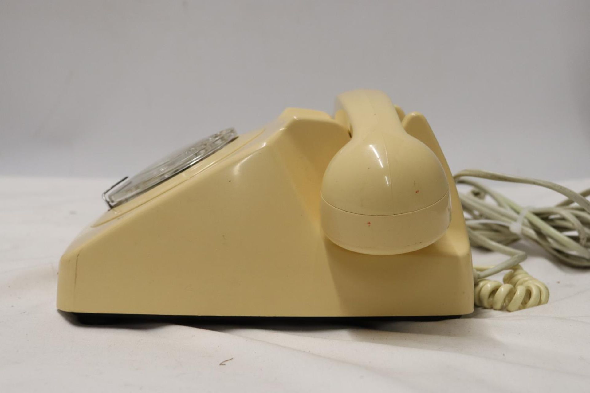 A VINTAGE GPO ROTARY DIAL PHONE - Image 3 of 4