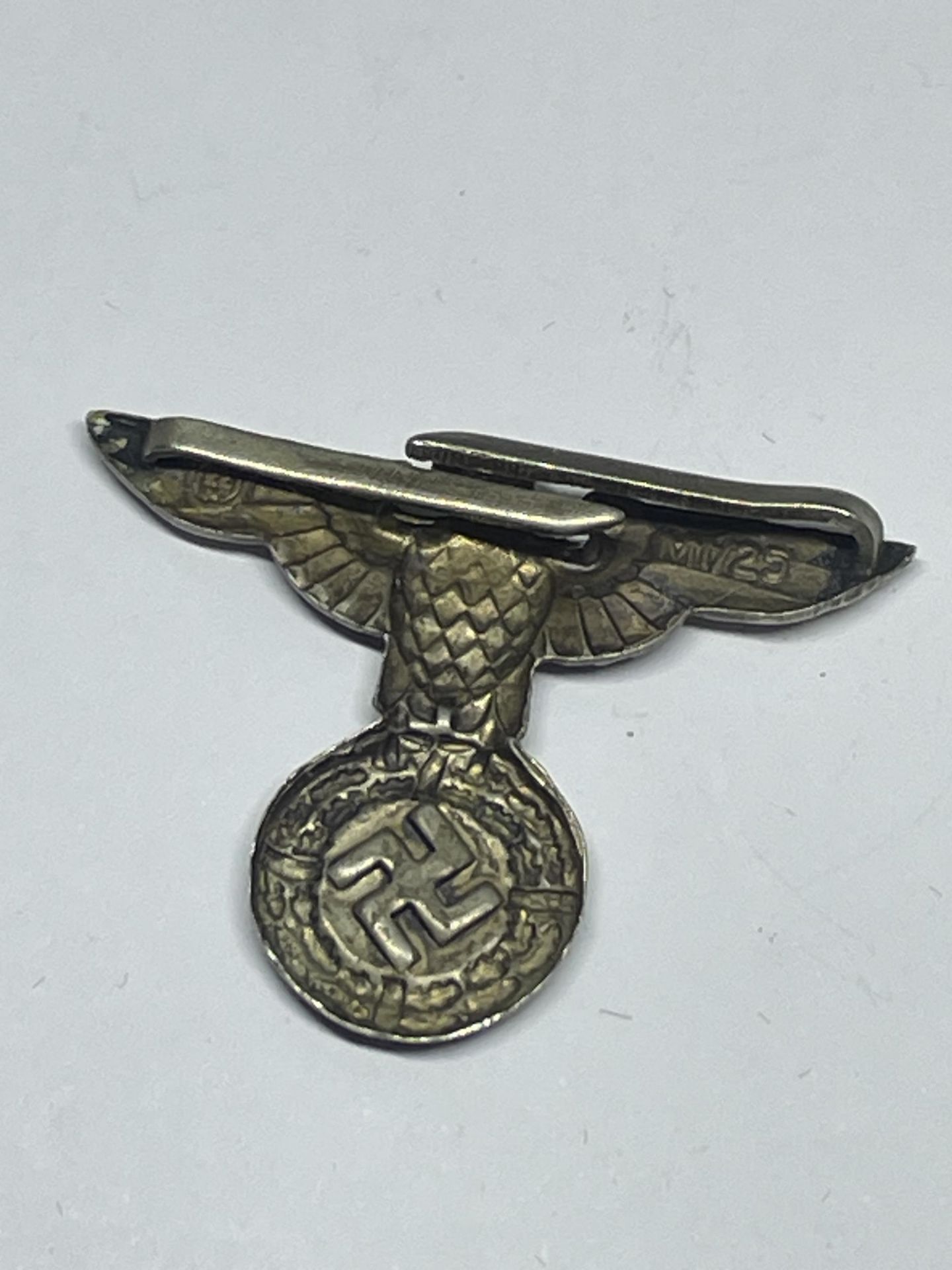 A GERMAN BADGE - Image 2 of 4