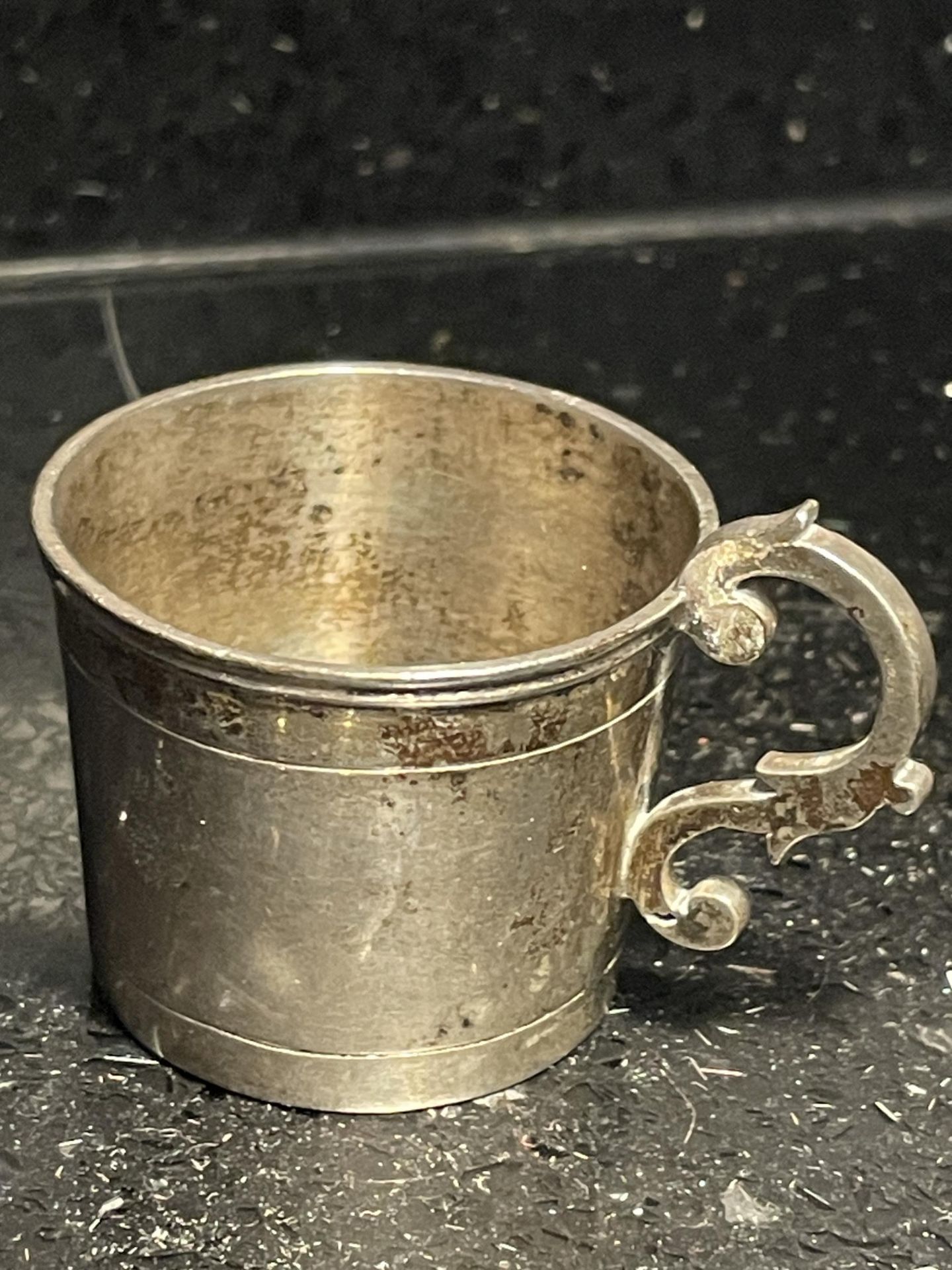 A CONTINENTAL SILVER MUG - Image 2 of 3