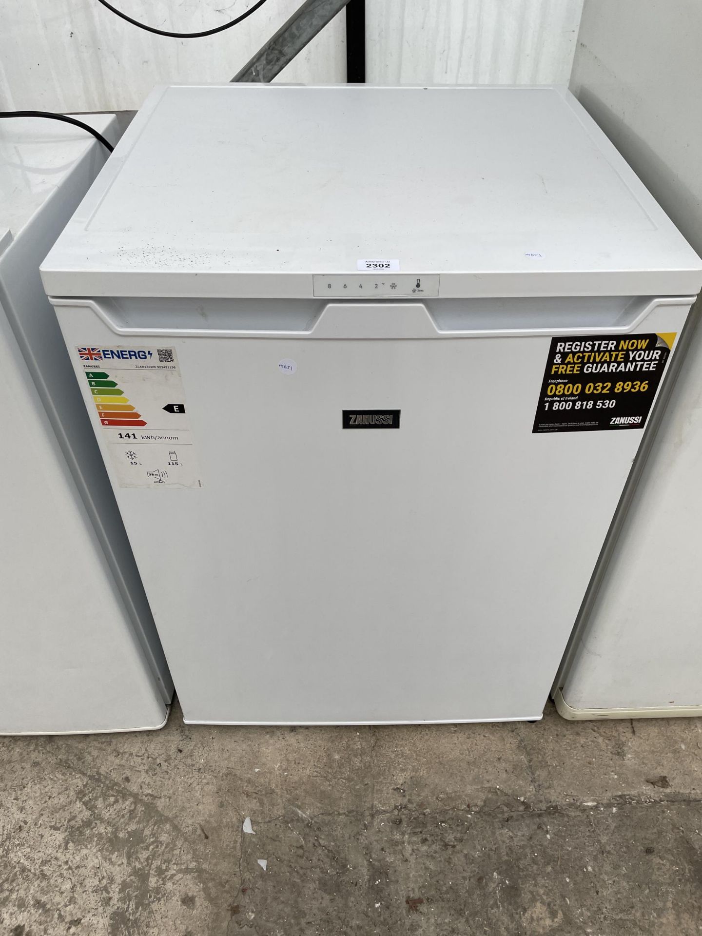 A WHITE ZANUSSI UNDERCOUNTER FRIDGE