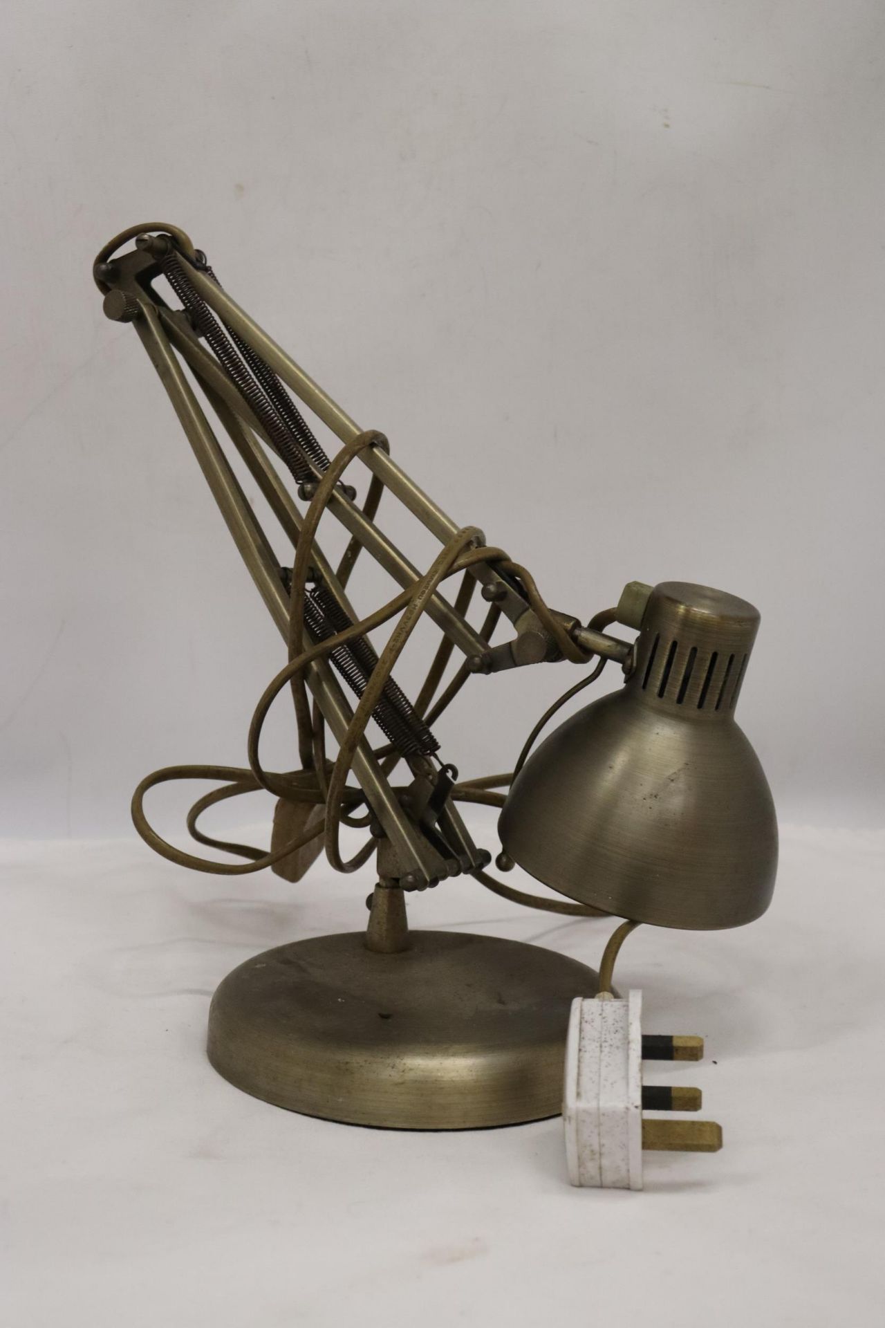 A VINTAGE METAL ANGLEPOISE LAMP - Image 2 of 7