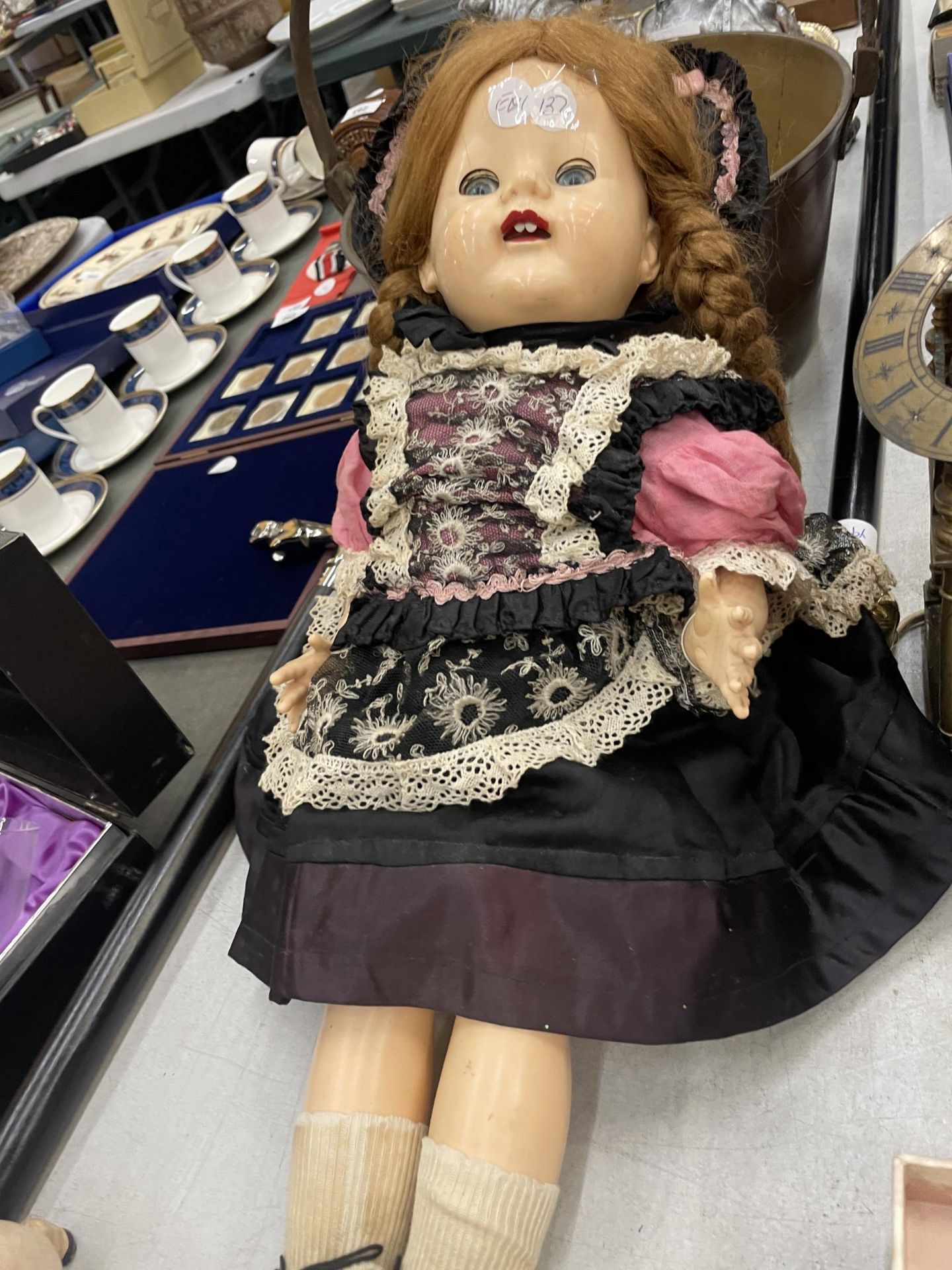 A VINTAGE 1950'S DOLL WITH SLEEPY EYES - Image 4 of 4