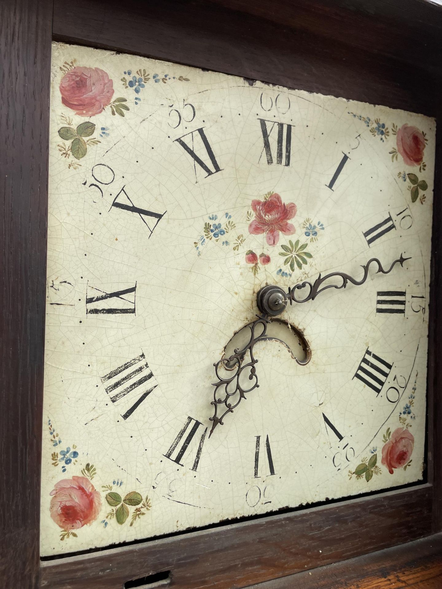 A 19TH CENTURY OAK AND CROSSBANDED 30 HOUR LONGCASE CLOCK WITH SQUARE PAINTED ENAMEL DIAL HAVING - Image 4 of 5