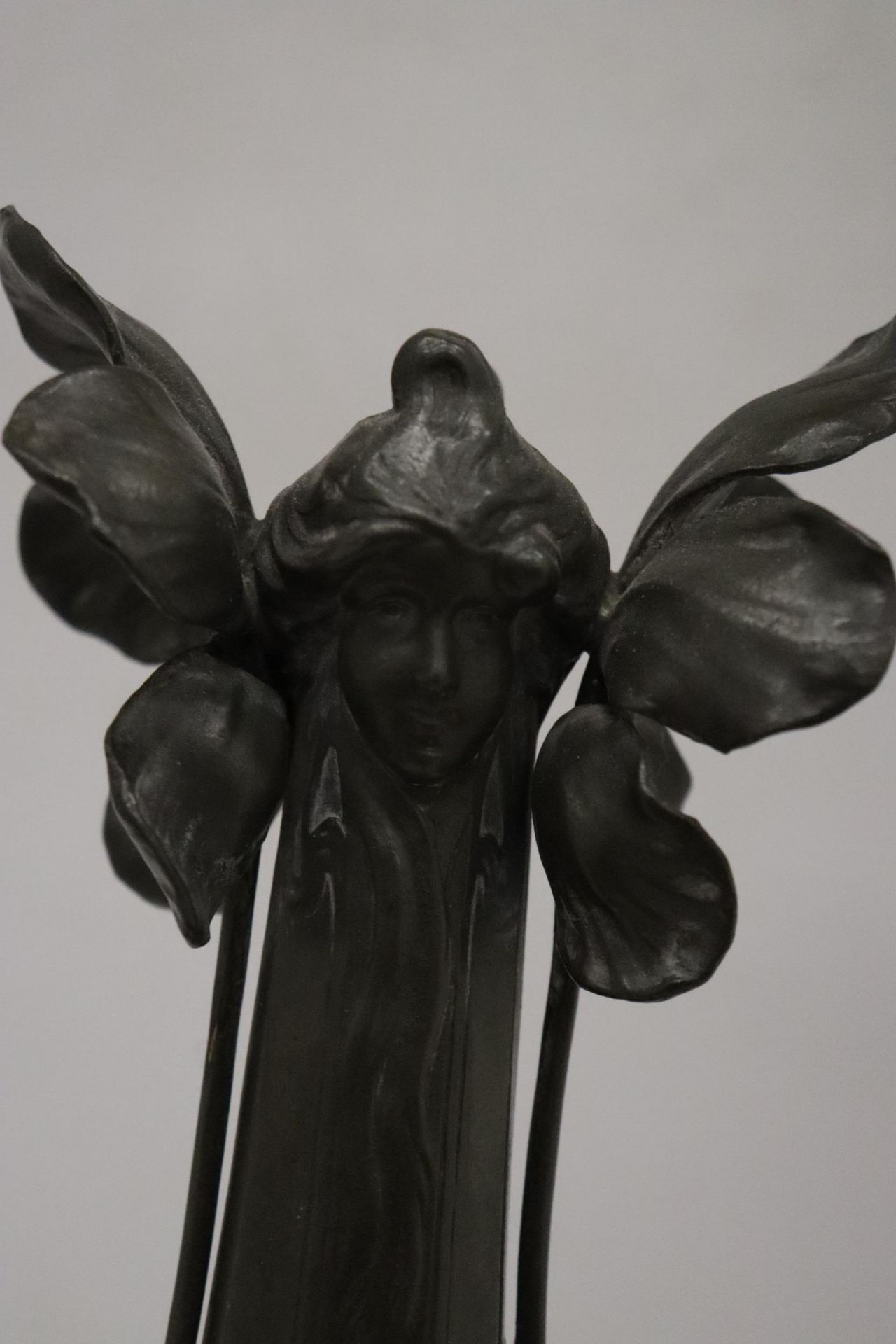 AN IMPERIAL ZINN B & G PEWTER VASE IN AN ART NOUVEAU STYLE - Image 2 of 8