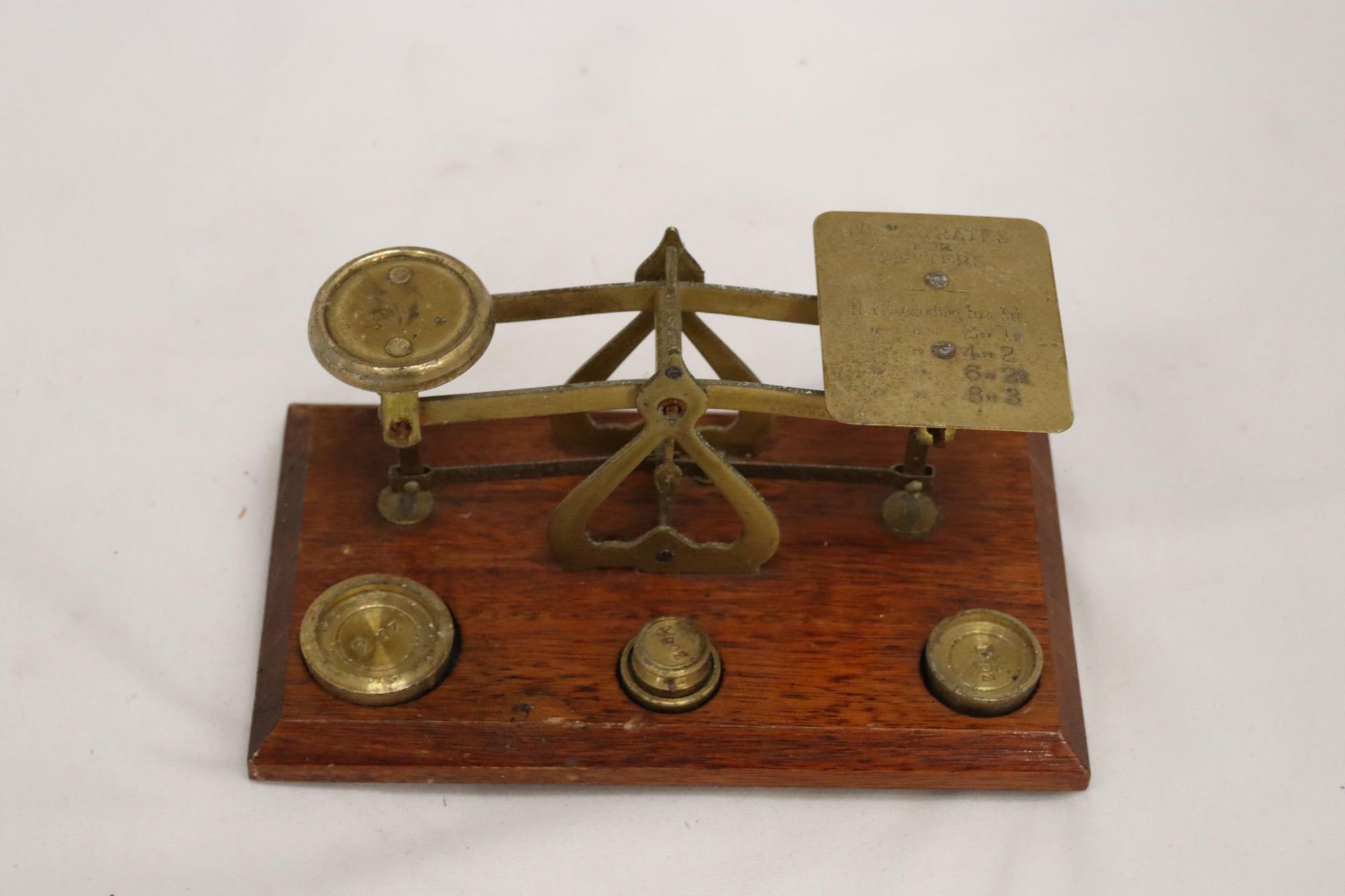 AN ANTIQUE POSTAL SCALE BRASS AND WOOD BASE - Image 5 of 7
