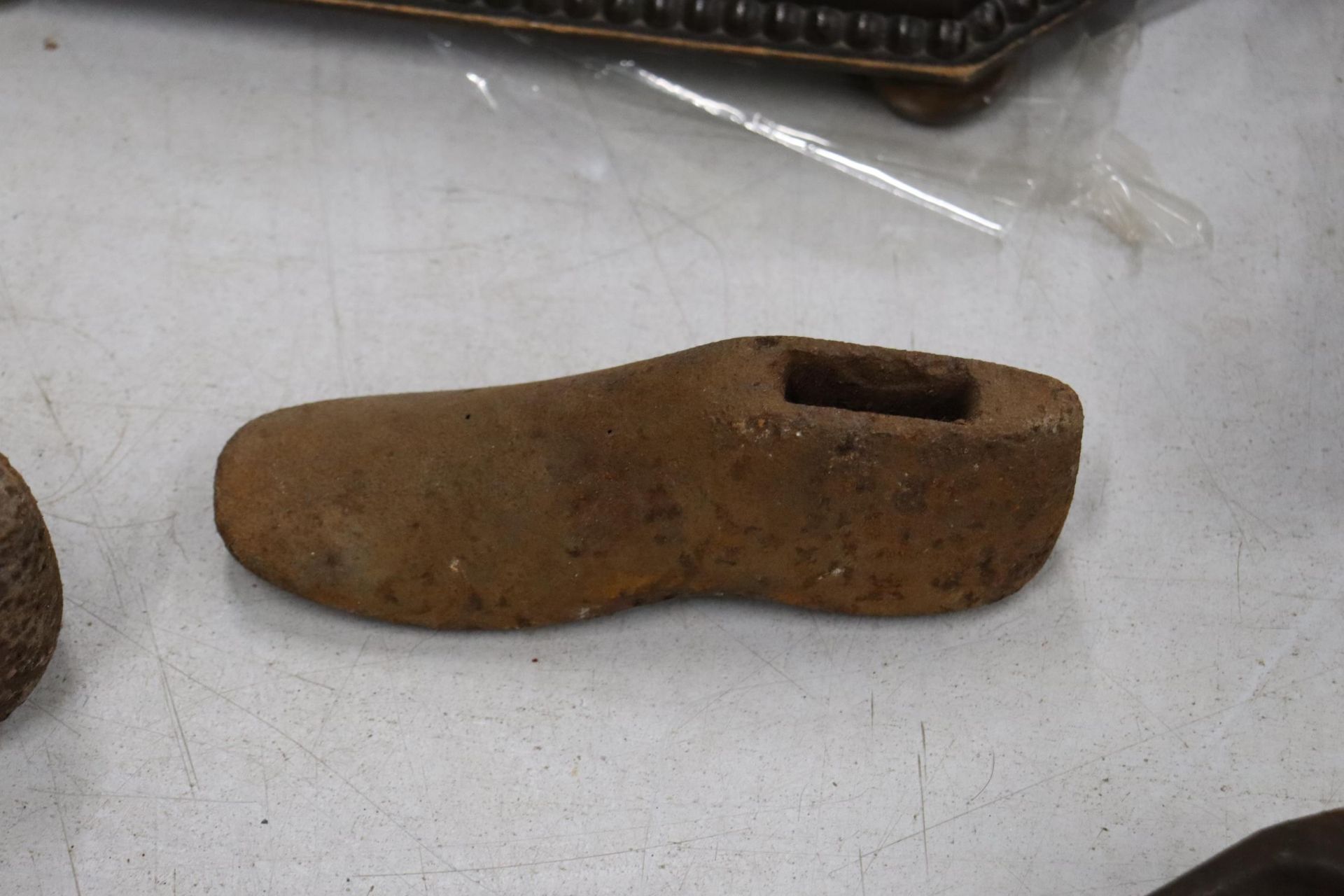 FOUR VICTORIAN SHOE LASTS AND A COLUMN - Image 5 of 9
