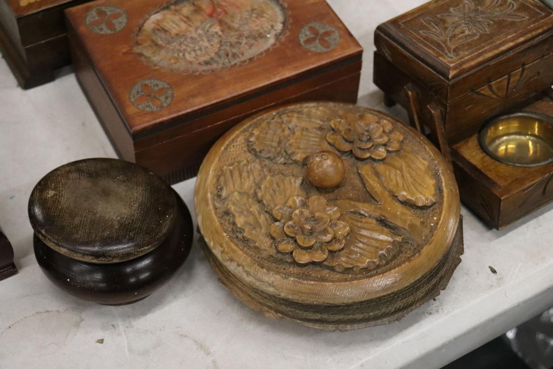 A QUANTITY OF VINTAGE WOODEN BOXES (5 IN TOTAL) - Image 4 of 7