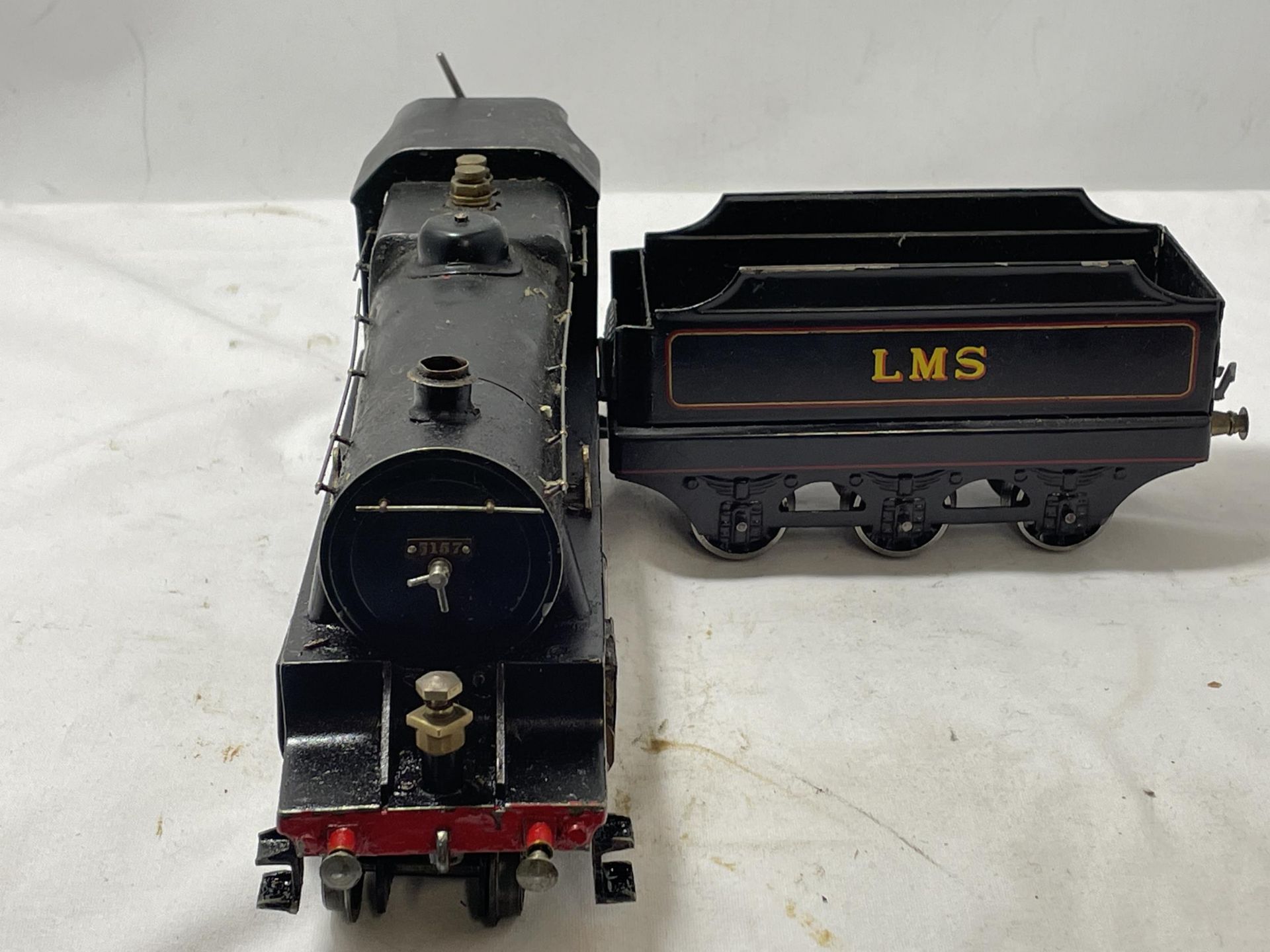 A SCRATCH BUILT LIVE STEAM 30 MM GAUGE 4-6-0 MODEL RAILWAY LOCOMOTIVE AND TENDER NUMBER 5157 IN - Image 2 of 6