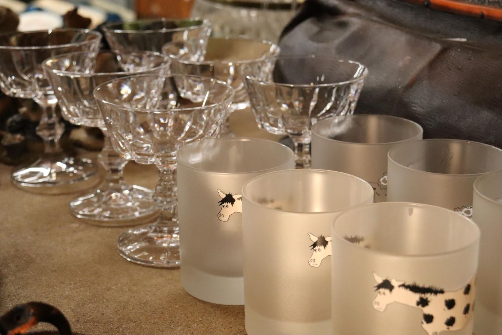 SIX GLASS SUNDAE DISHES TOGETHER WITH SIX DRINKING GLASSES ETCHED WITH ANIMALS - Image 3 of 4