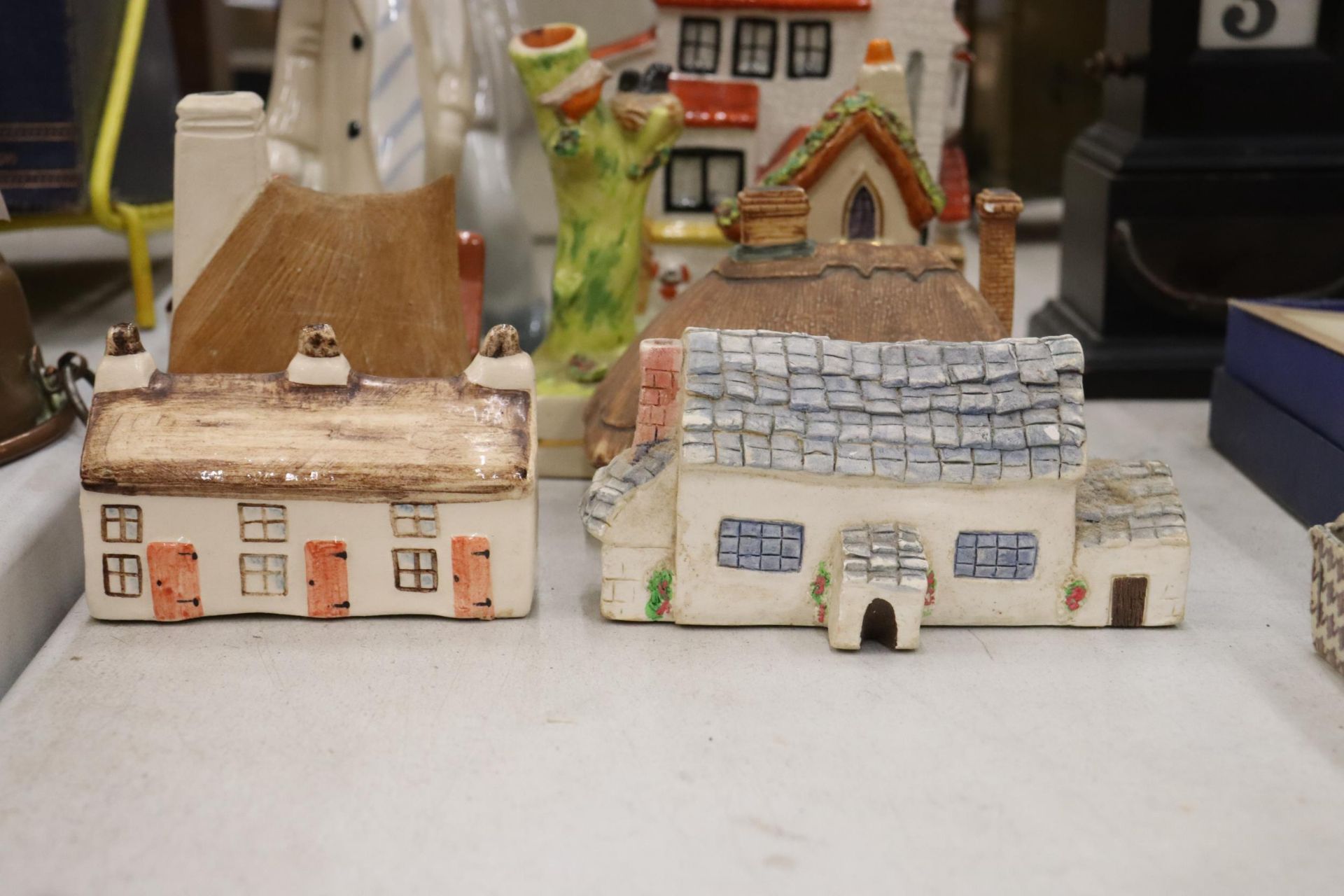 A MIXED LOT TO INCLUDE STAFFORDSHIRE FLATBACKS, CERAMIC CLOWNS, MODEL HOUSES, ETC., - Image 6 of 11