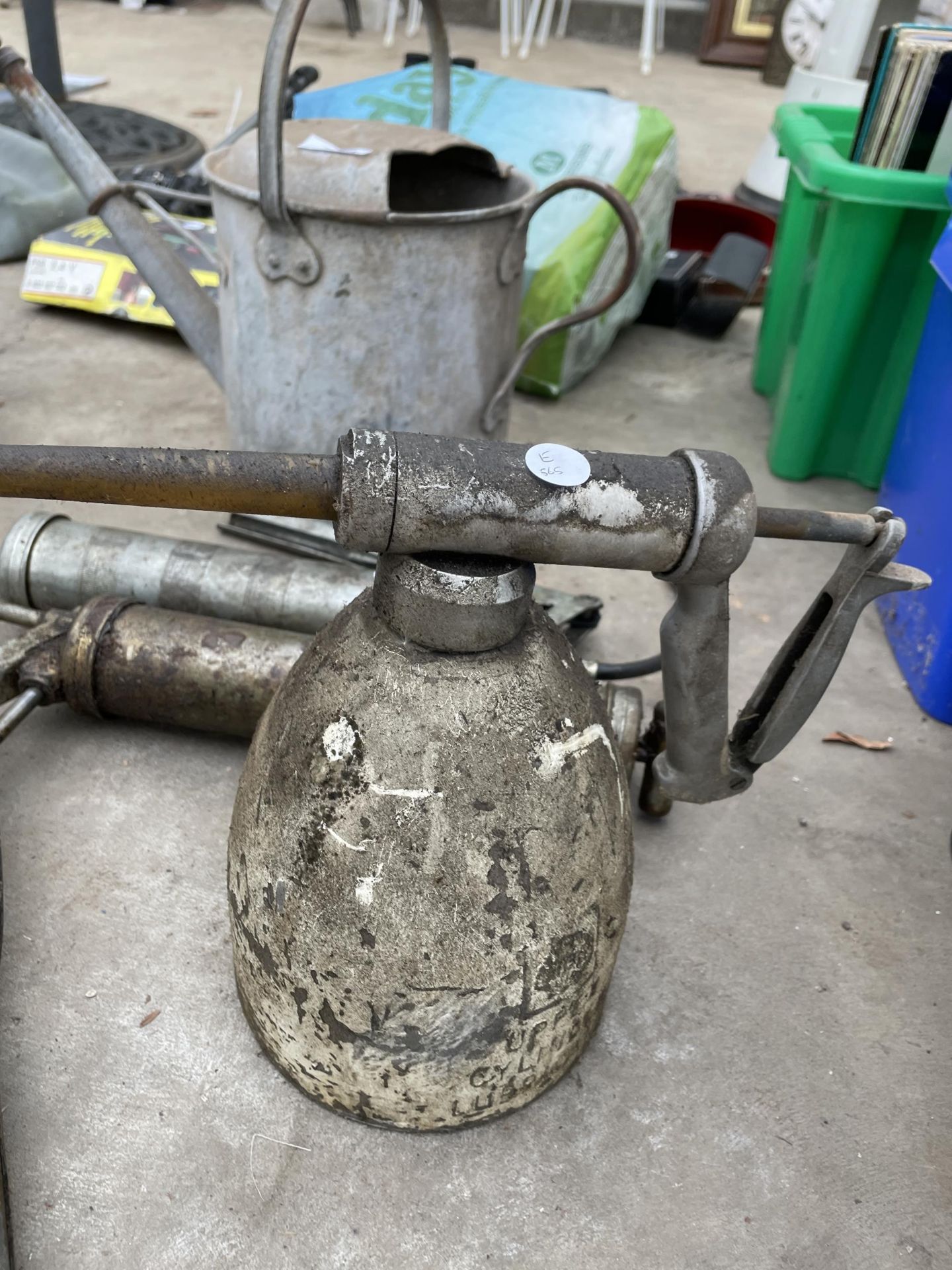 AN ASSORTMENT OF TOOLS TO INCLUDE A GALVANISED WATERING CAN AND TWO GREASE GUNS ETC - Image 3 of 3