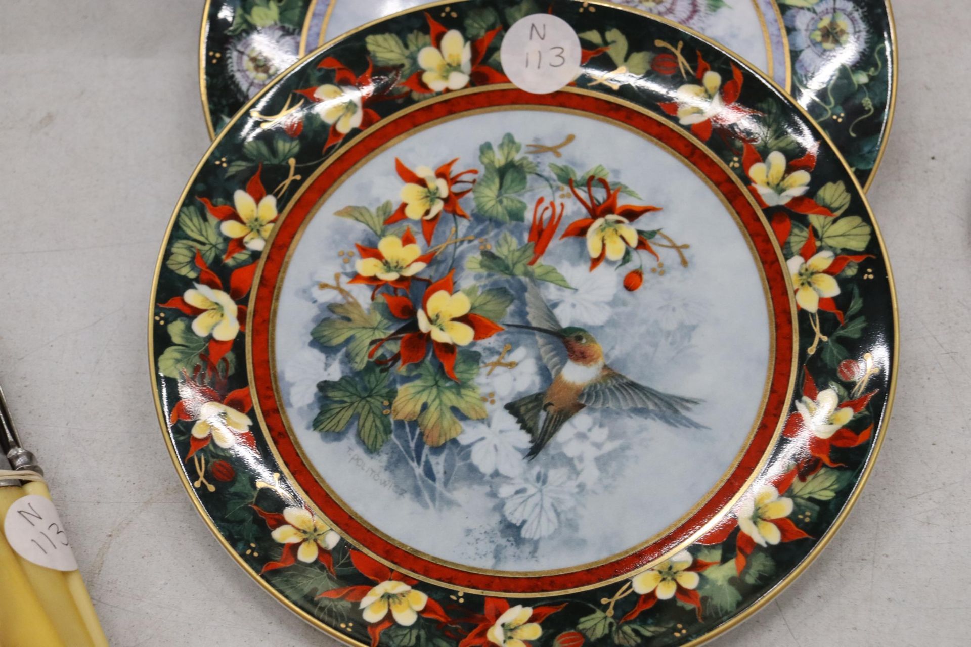 A SET OF SIX, FRANKLIN MINT, HUMMINGBIRD LIMITED EDITION CABINET PLATES, MOST WITH C. O. A'S - Image 6 of 9