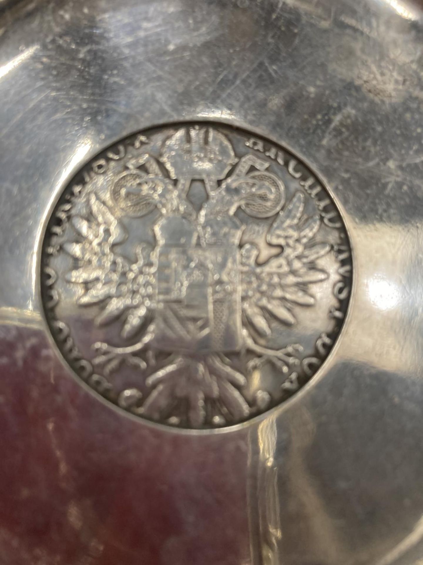 A DISH WITH A COIN STYLE INSERT - Image 2 of 3