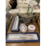 TWO PIECES OF WEDGWOOD JASPERWARE IN LILAC, A BOXED AYNSLEY CAKE KNIFE AND SLICE, A WEDGWOOD JOHN