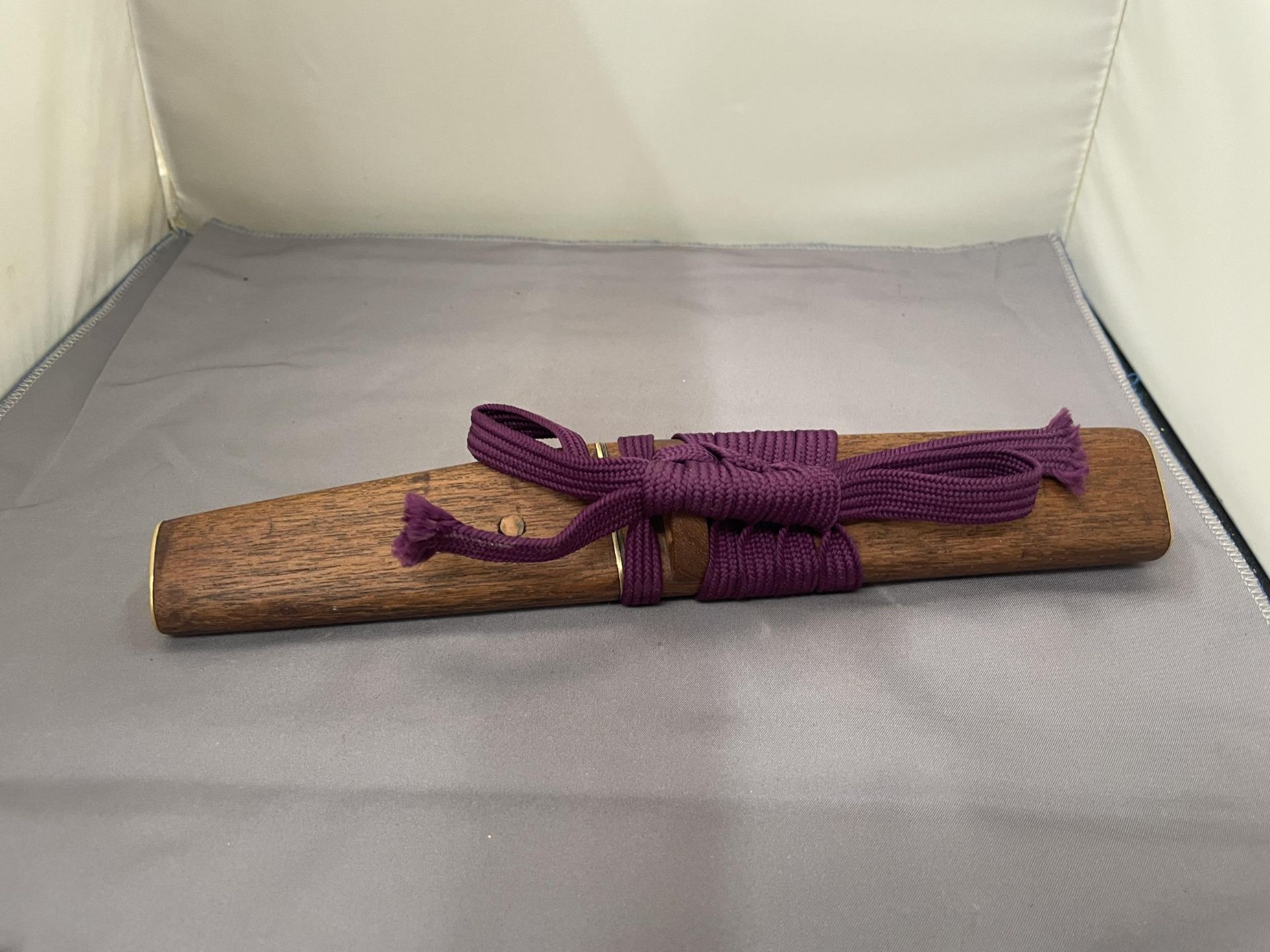 A VINTAGE JAPANESE TANTO WITH PURPLE SILK WRAP - Image 4 of 4