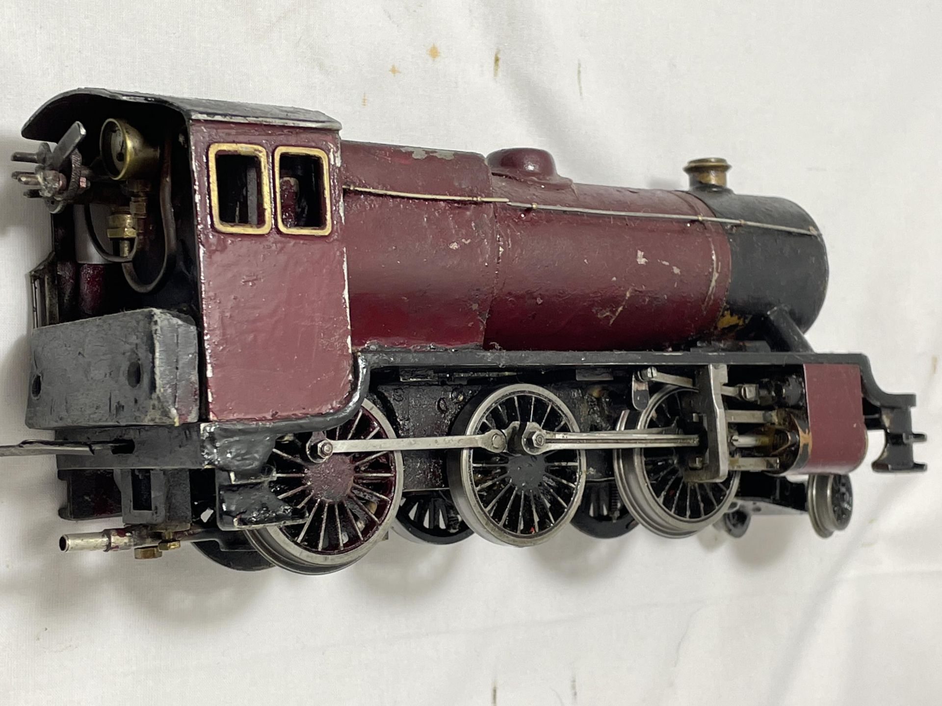 A SCRATCH BUILT LIVE STEAM 30 MM GAUGE 2-6-0 MODEL RAILWAY LOCOMOTIVE NUMBER 13270 IN MAROON AND - Image 2 of 5