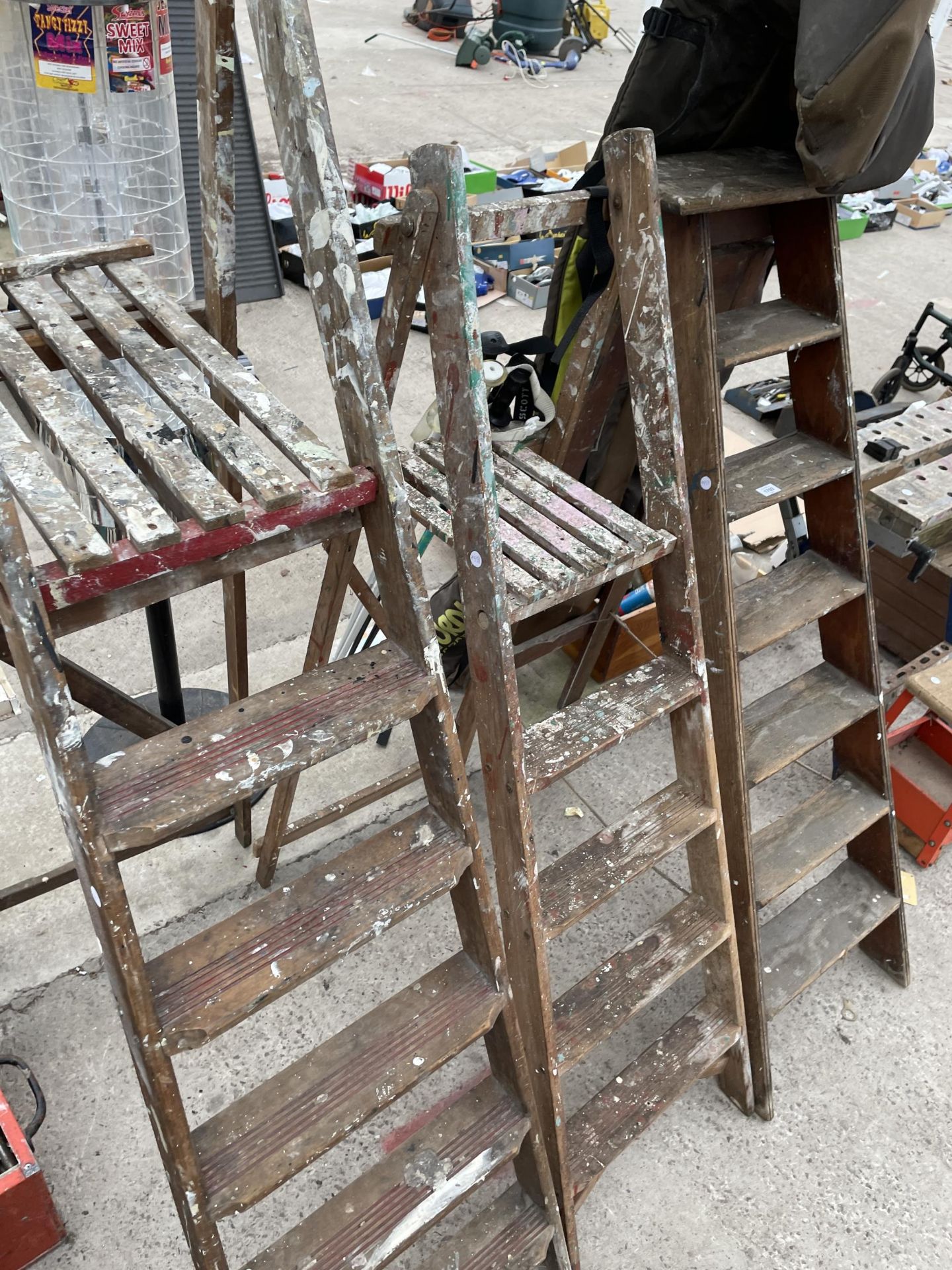 THREE VARIOUS SETS OF VINTAGE WOODEN STEP LADDERS - Bild 2 aus 2