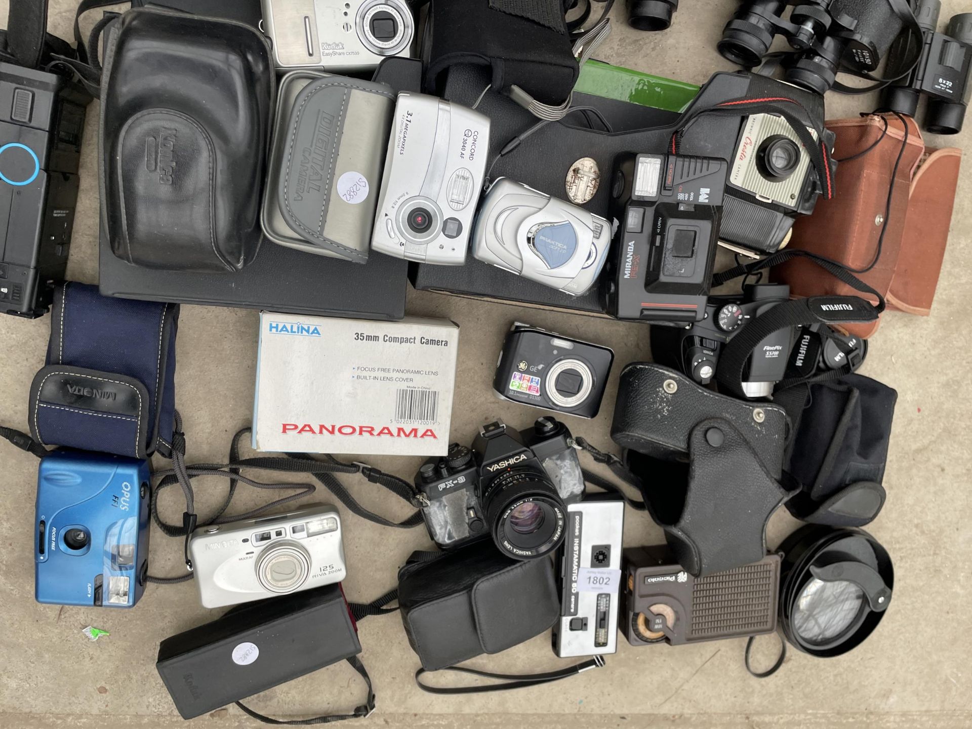 A LARGE ASSORTMENT OF VARIOUS CAMERAS AND BINOCULARS ETC - Image 3 of 3