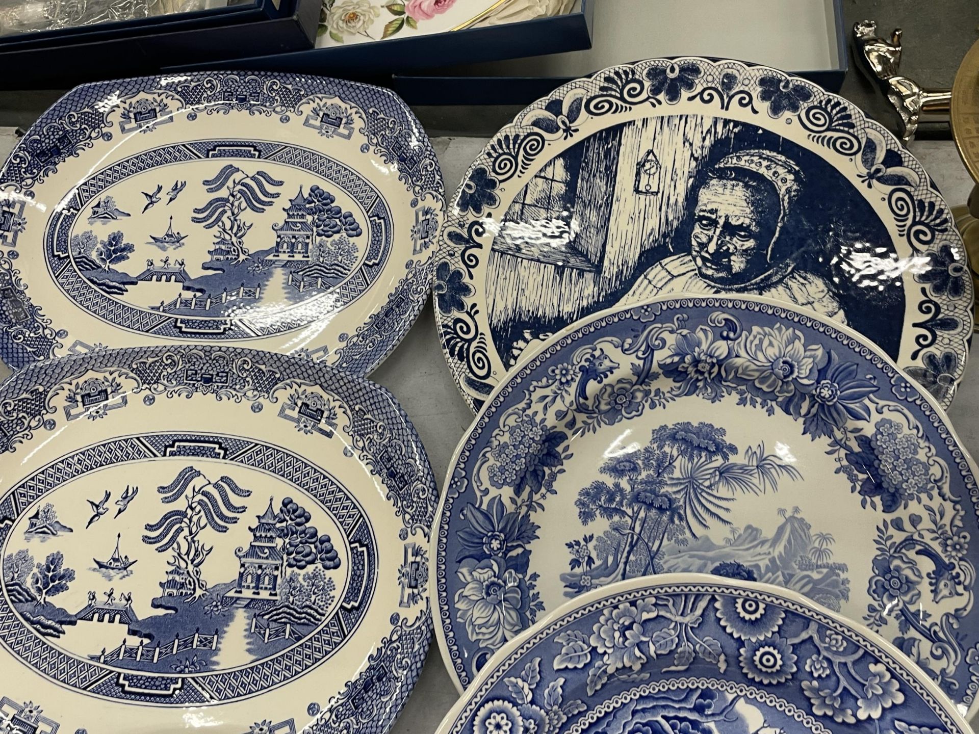 A COLLECTION OF BLUE AND WHITE CERAMICS TO INCLUDE SPODE ITALIAN AND BLUE ROOM, WILLOW PATTERN - Image 6 of 6