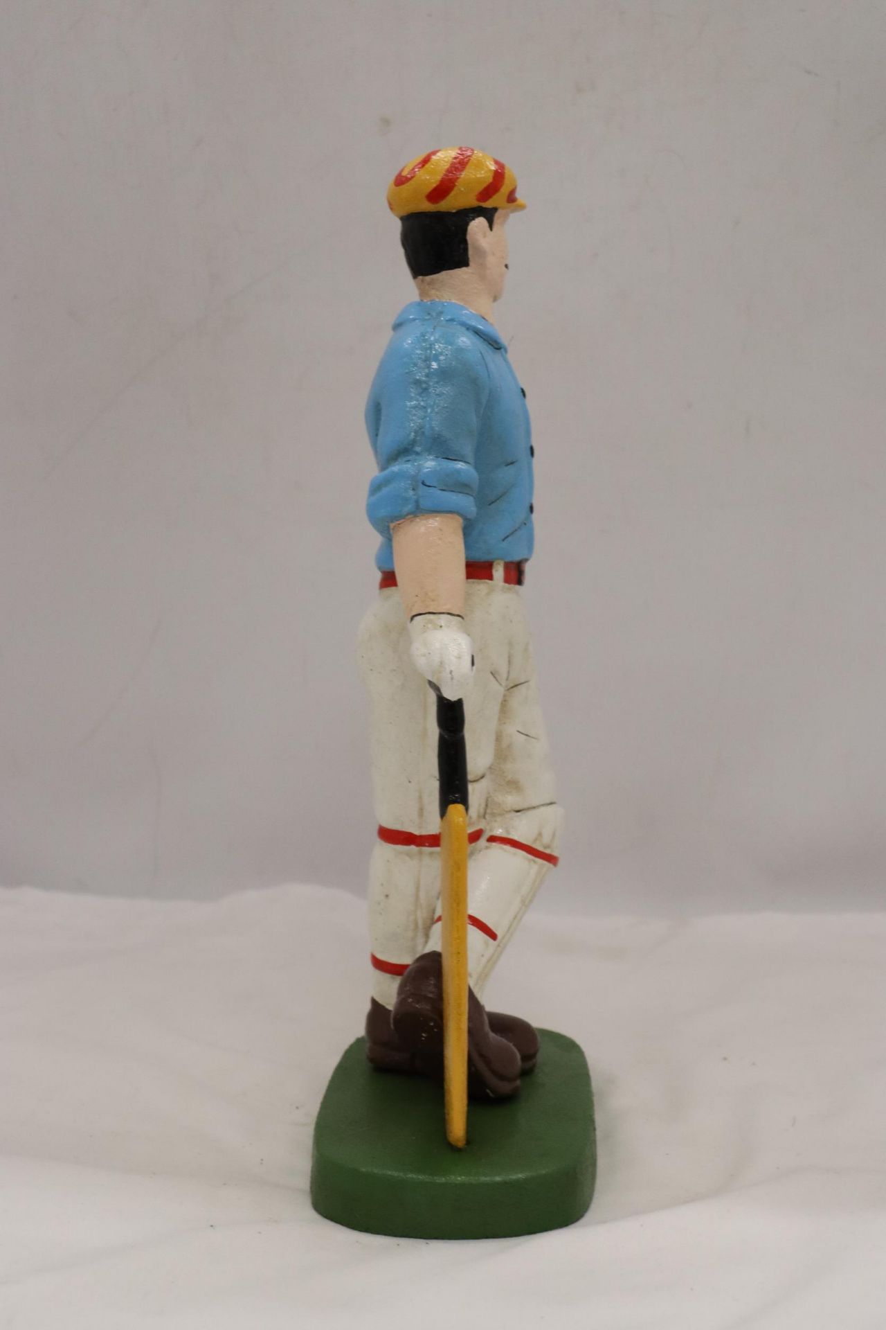 A VERY HEAVY SOLID CAST VICTORIAN CRICKETER DOORSTOP, HEIGHT 32CM - Image 4 of 5