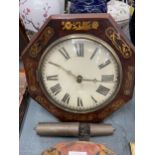 A VINTAGE OCTAGONAL WALL CLOCK WITH MAHOGANY FRAME, INLAID WITH BRASS, DIAMETER 32CM