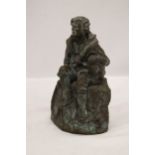 A BRONZE MODEL OF A MOUNTAINEER, HEIGHT 23CM