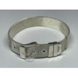 A MARKED 925 SILVER BRACLET IN THE FORM OF A BELT