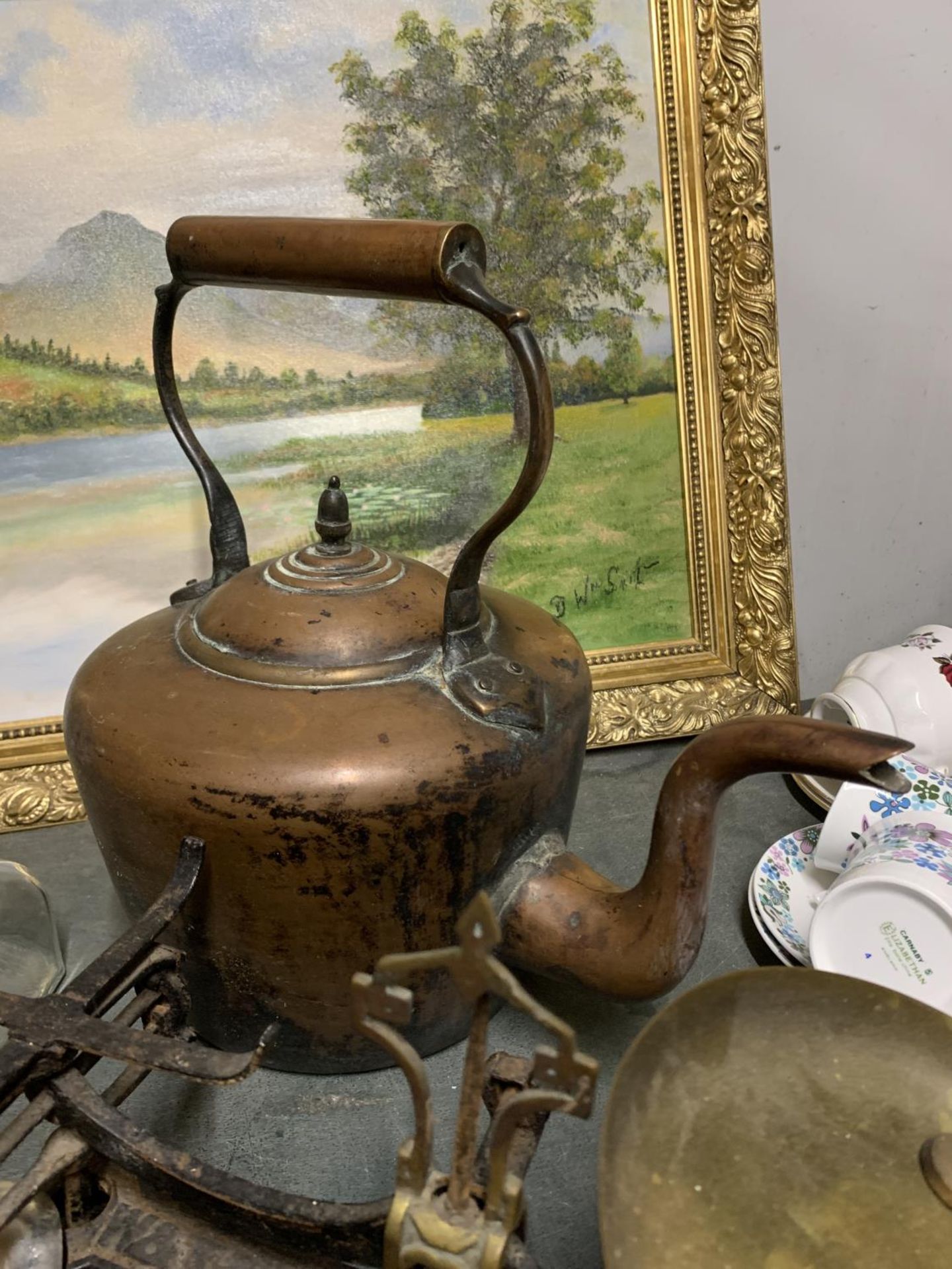 A LARGE MIXED VINTAGE LOT TO INCLUDE A COPPER KETTLE, SCALES, DOORSTOP, ANIMAL FIGURES,A GLASS - Image 4 of 4