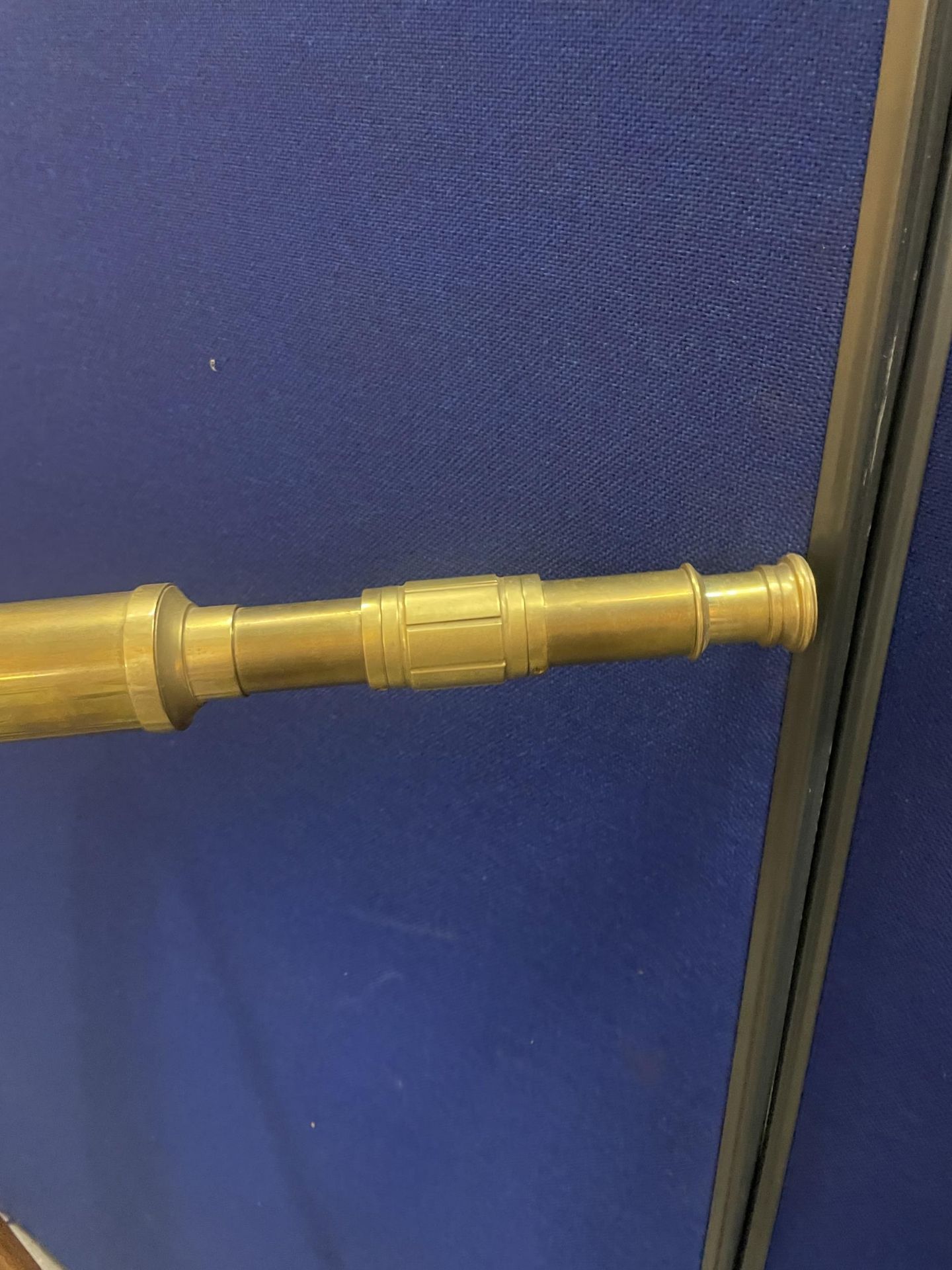 A BRASS TELESCOPE ON AN ADJUSTABLE TRIPOD STAND - Image 2 of 4