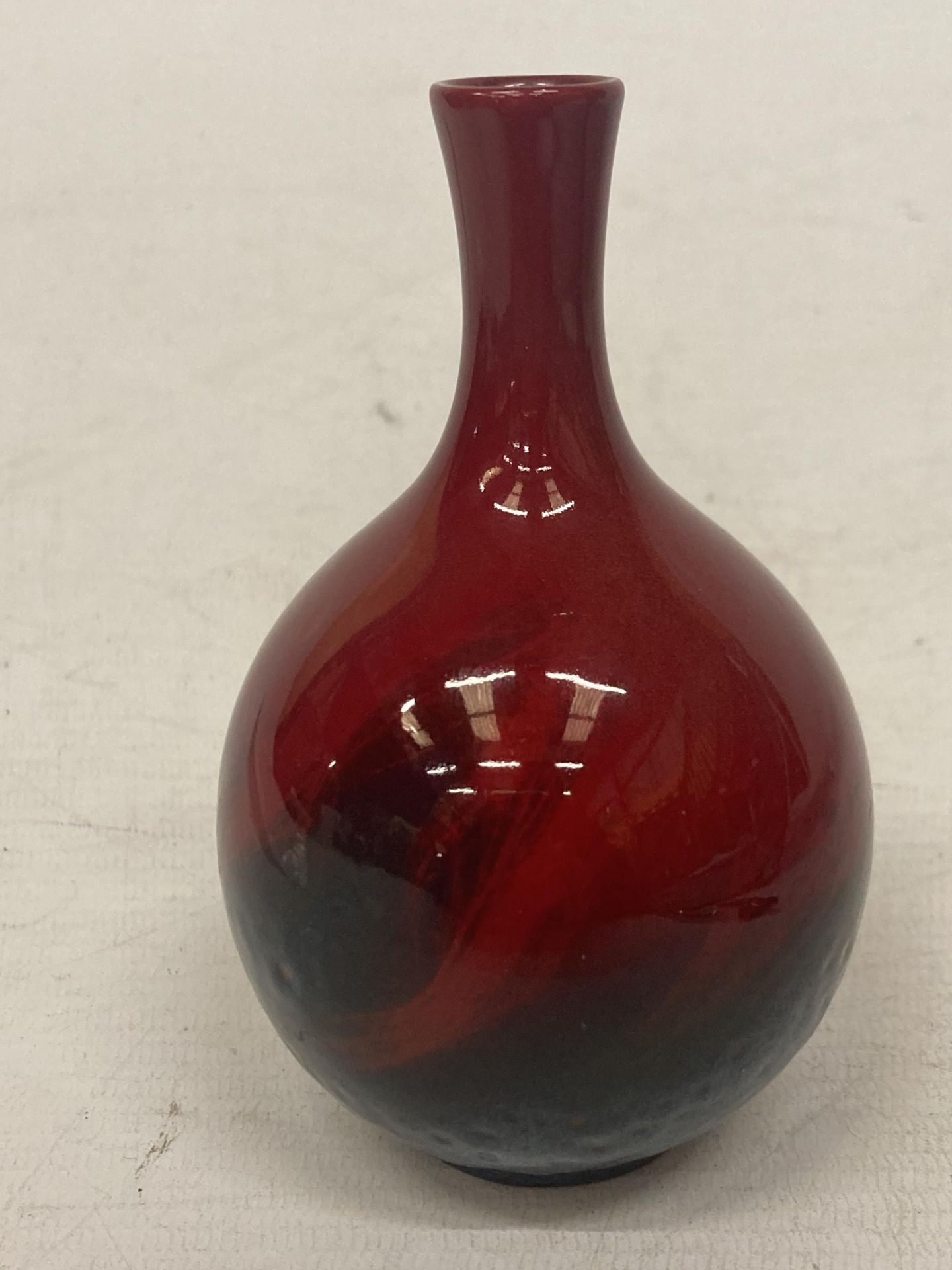 A ROYAL DOULTON FLAMBE VEINED VASE - Bild 2 aus 3