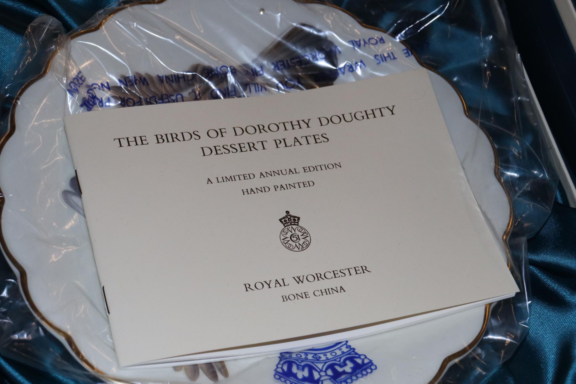 A COLLECTION OF AS NEW, ROYAL WORCESTER, LIMITED EDITION, 'THE BIRDS OF DOROTHY DOUGHTY' DESSERT - Bild 2 aus 9