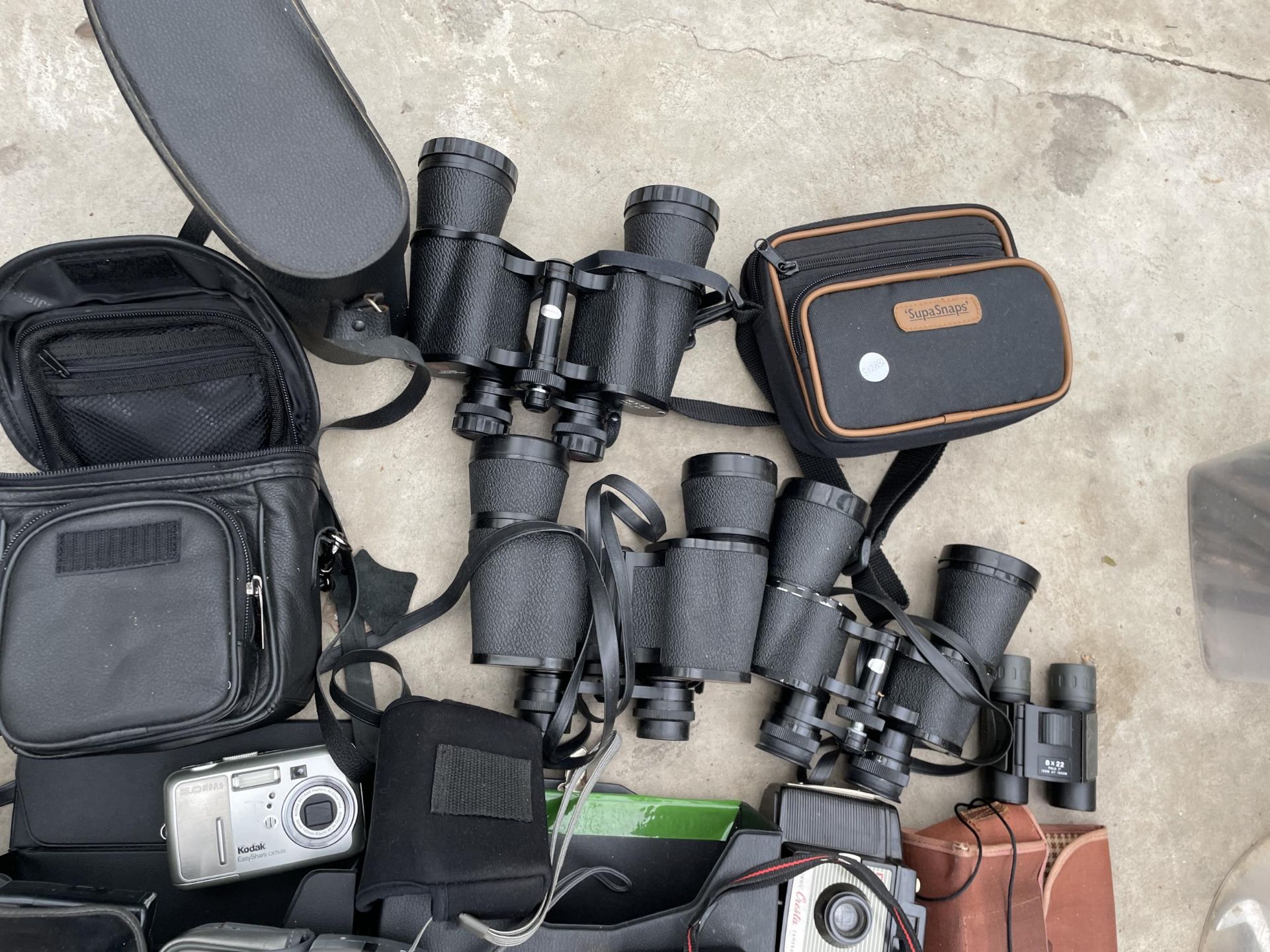 A LARGE ASSORTMENT OF VARIOUS CAMERAS AND BINOCULARS ETC - Image 2 of 3