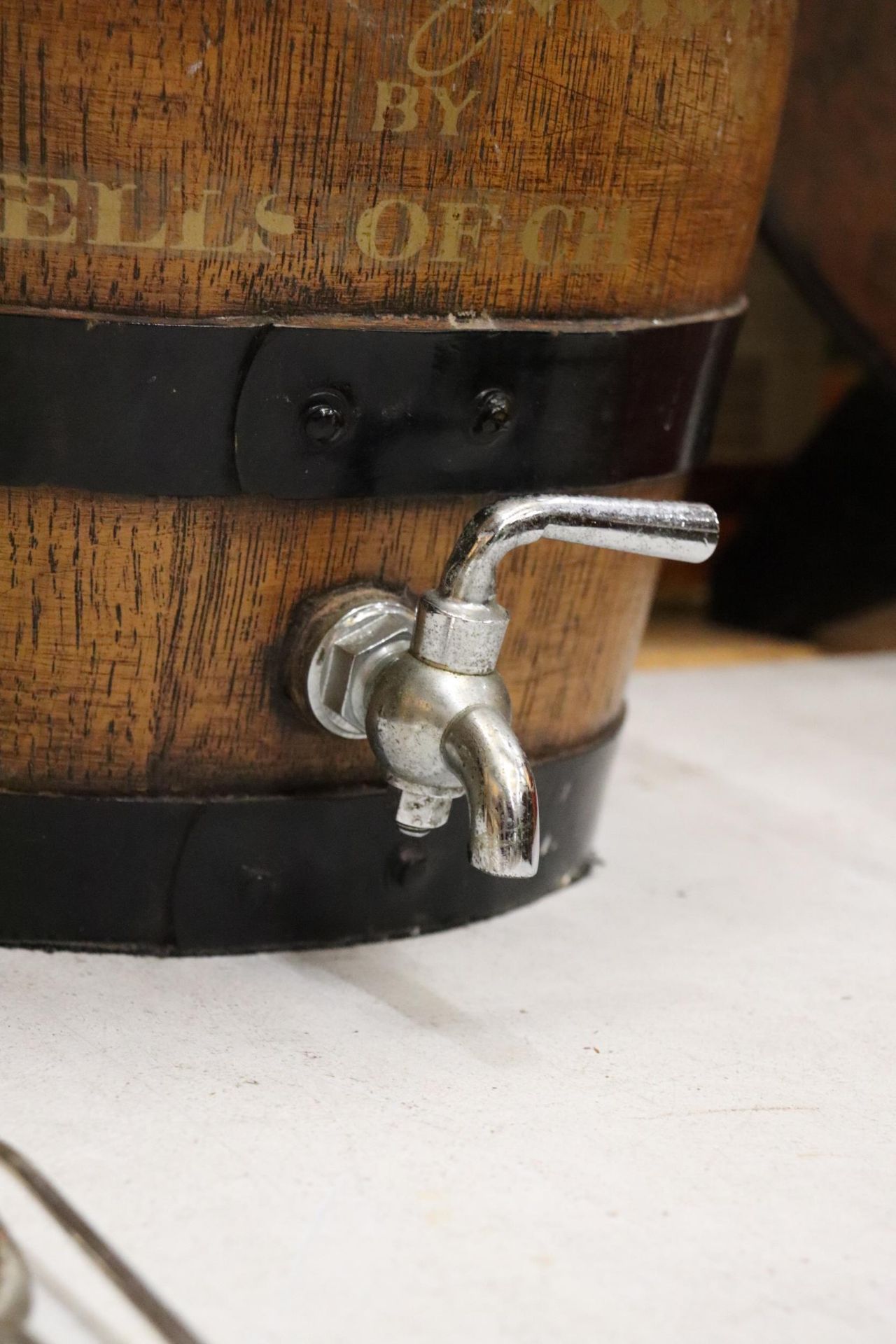 A VINTAGE OAK SHERRY CASK WITH TAP - Image 4 of 5