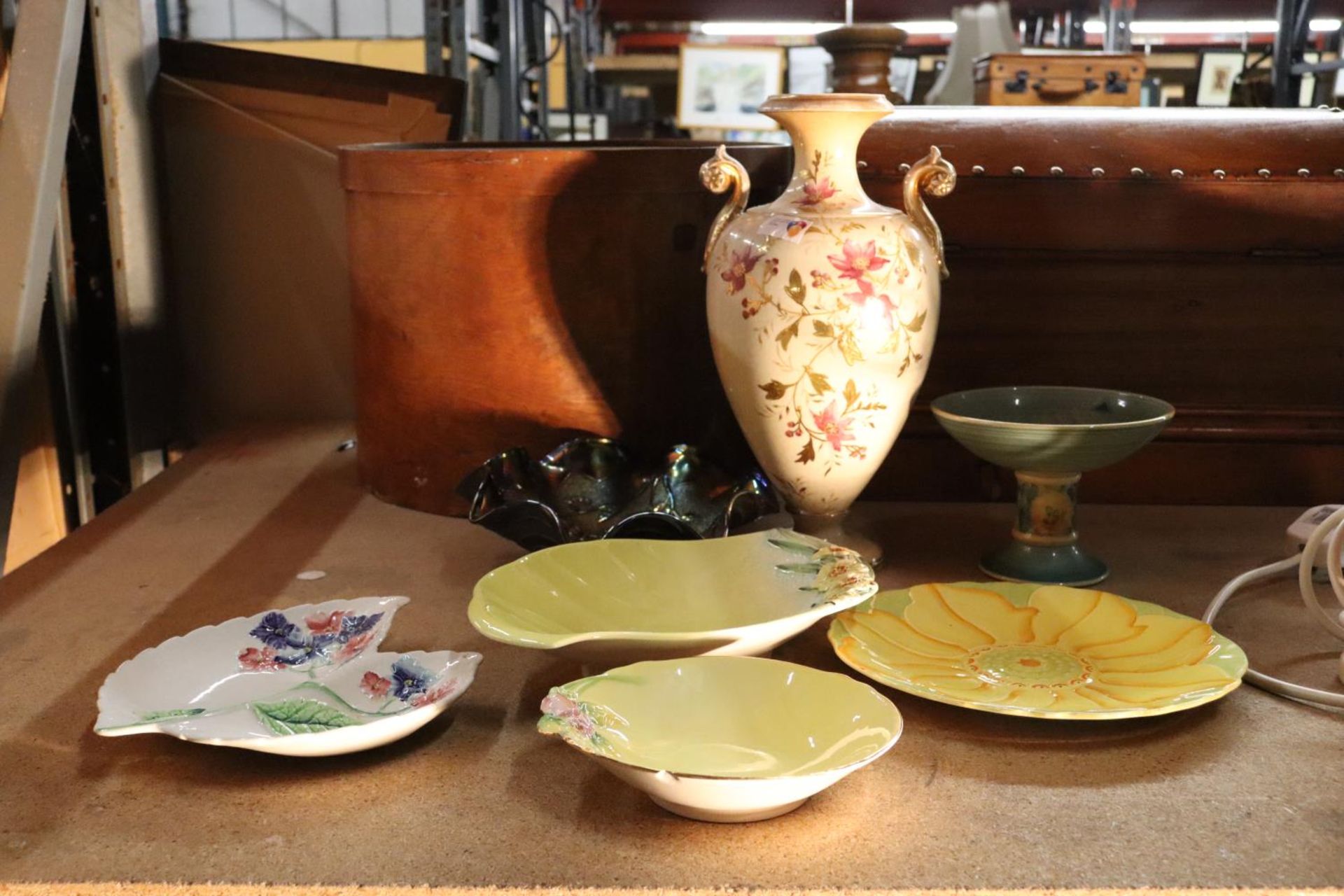 A QUANTITY OF CERAMICS TO INCLUDE CARLTONWARE, ROYAL WINTON, CARNIVAL GLASS BOWL, ETC.,