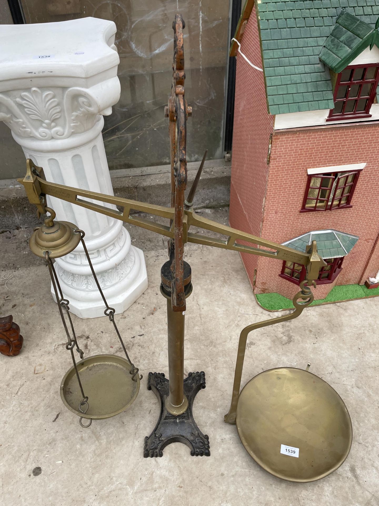 A SET OF VINTAGE BRASS BALANCE SCALES