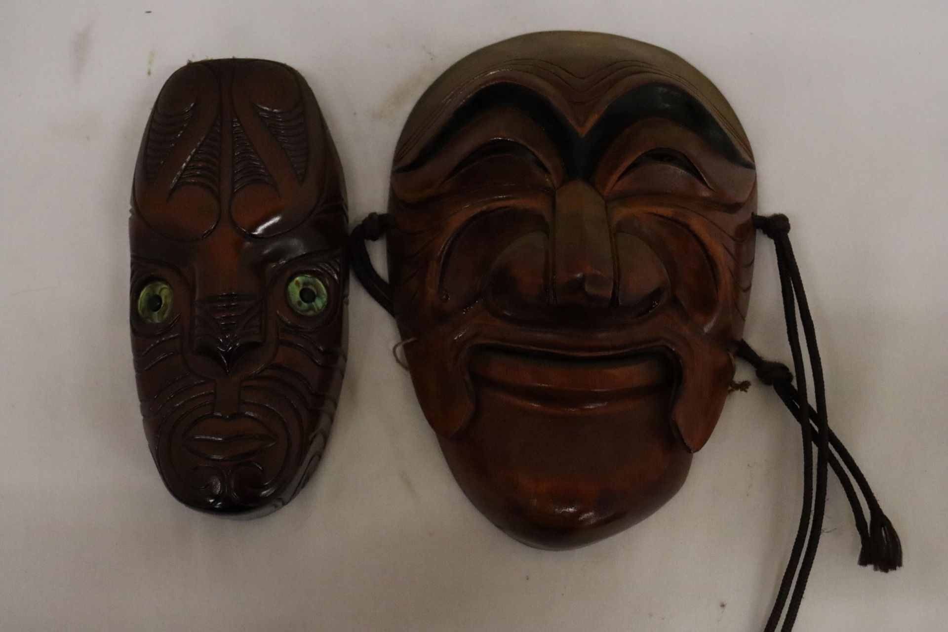 TWO WALL MASKS TO INCLUDE A JAPANESE ONE WITH MARKS TO INNER AND A NEW ZEALAND 'KORURU', 'RURU' IS - Image 2 of 8