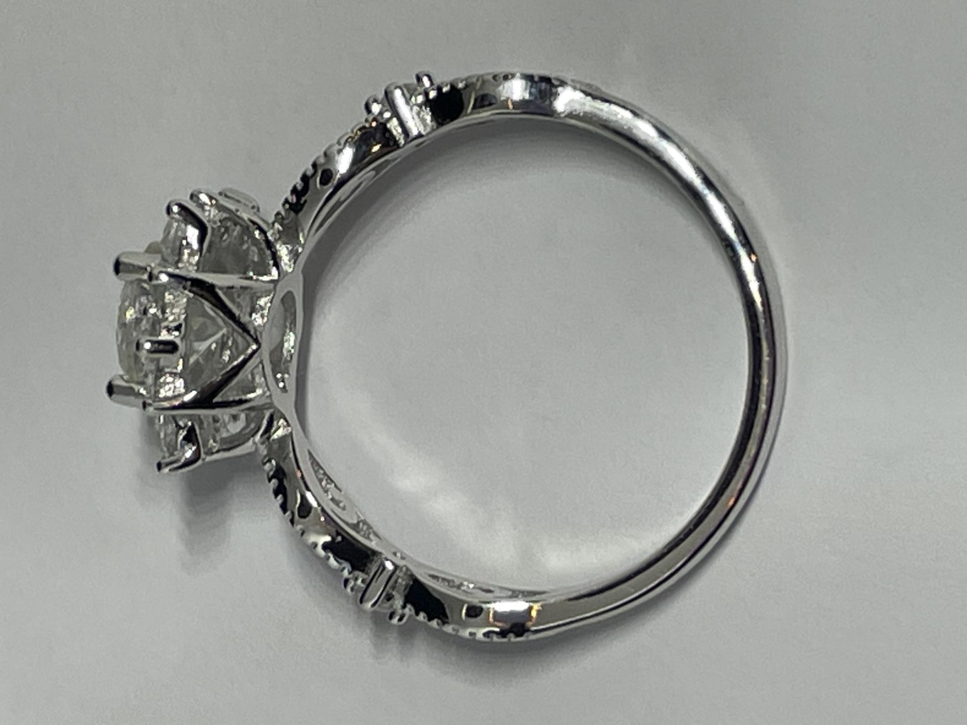 A MARKED 9K RING SET WITH A 1 CARAT OF MOISSANITE AS A FLOWER DESIGN AND CHIPS TO SHOULDERS SIZE P/Q - Image 3 of 4