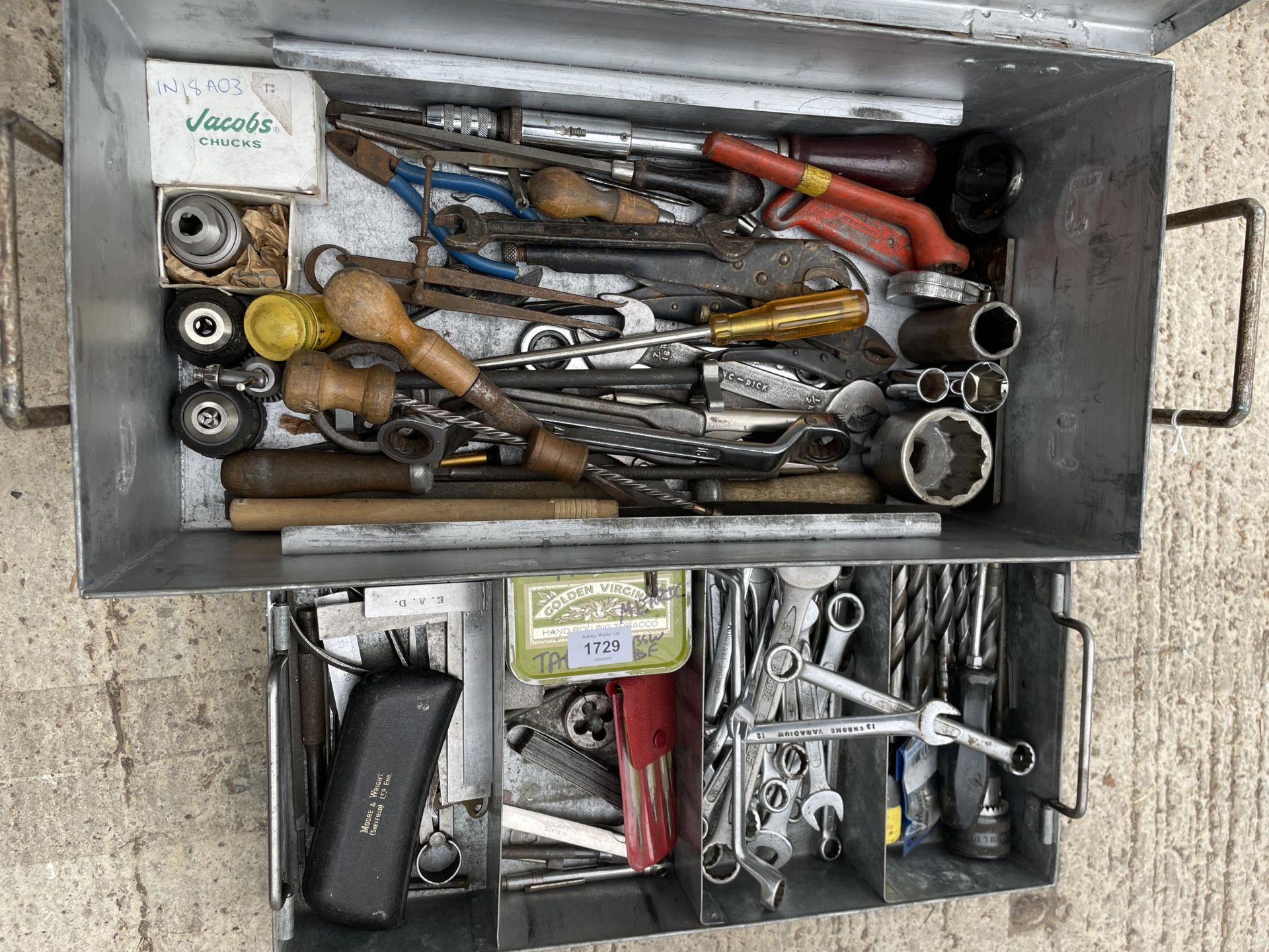 A METAL TOOL BOX WITH AN ASSORTMENT OF TOOLS TO INCLUDE SPANNERS, DRILL BITS AND PLIERS ETC - Image 2 of 2