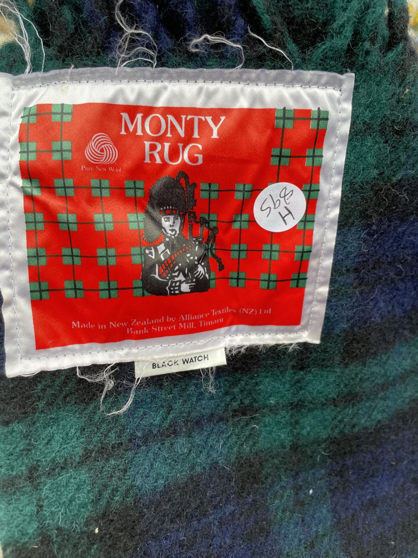 A RETRO 'MONTY RUG' PICNIC BLANKET - Bild 2 aus 4